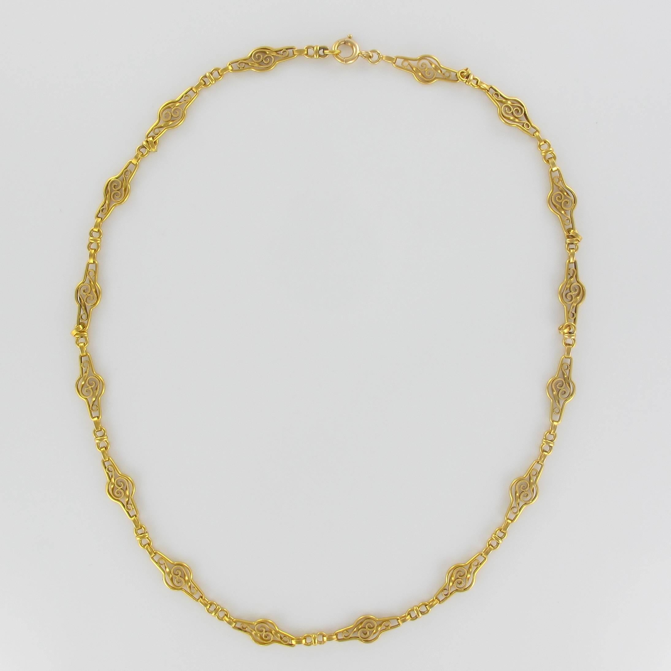 Women's 1900s Gold Necklace with Filigree Motifs