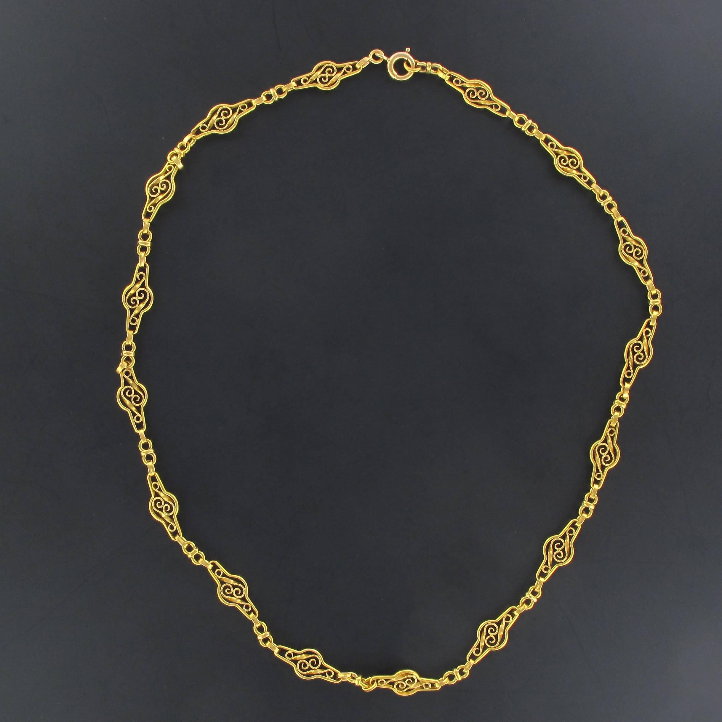 1900s Gold Necklace with Filigree Motifs In Excellent Condition In Poitiers, FR