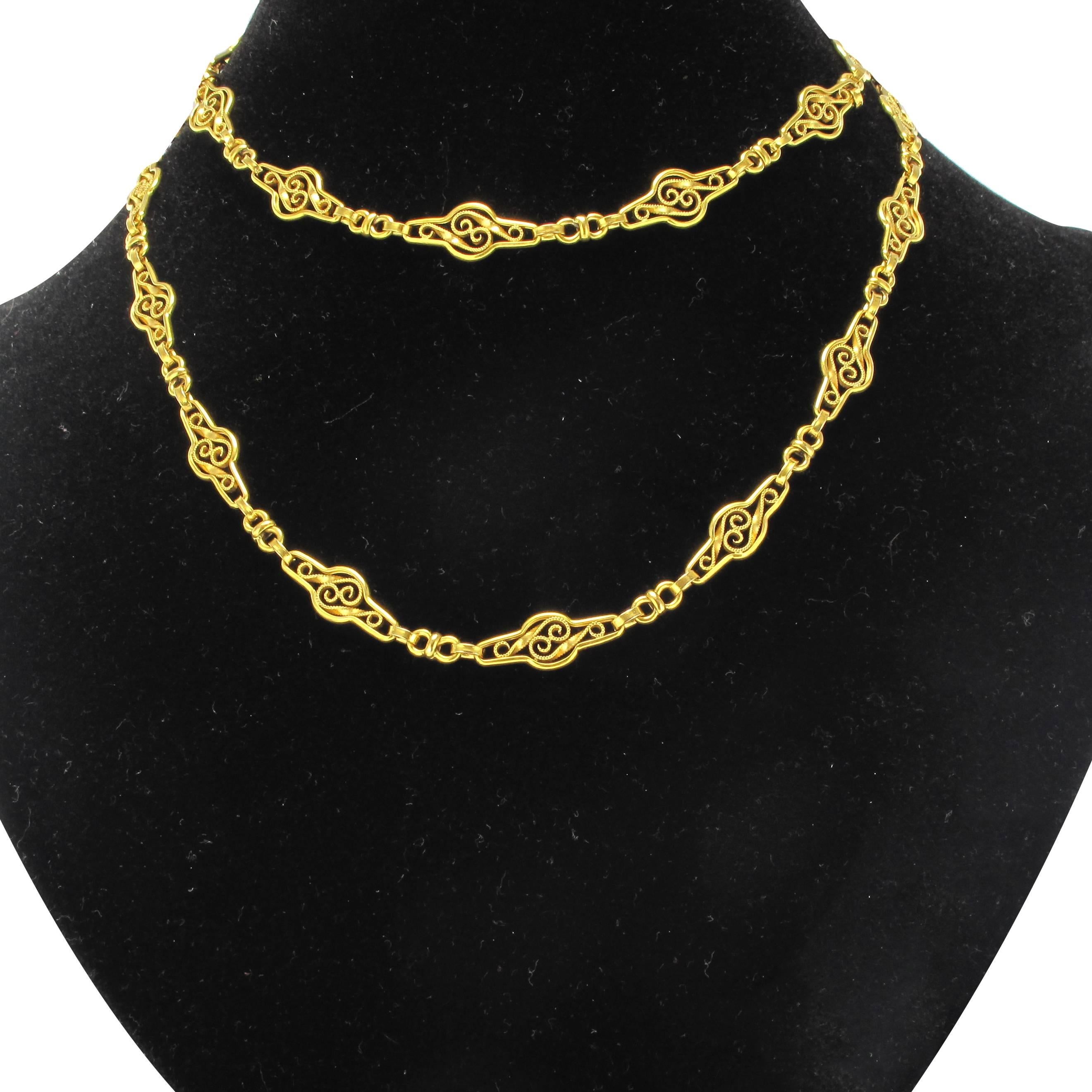 Yellow gold Matinee necklace, 750 thousandths, 18 carat. 

Splendid antique necklace composed of a gold chain with alternative oblong filigree and anchor links. It features a large spring ring clasp. 
Length: 60.3 cm, link width: 7.6 mm. 
Total