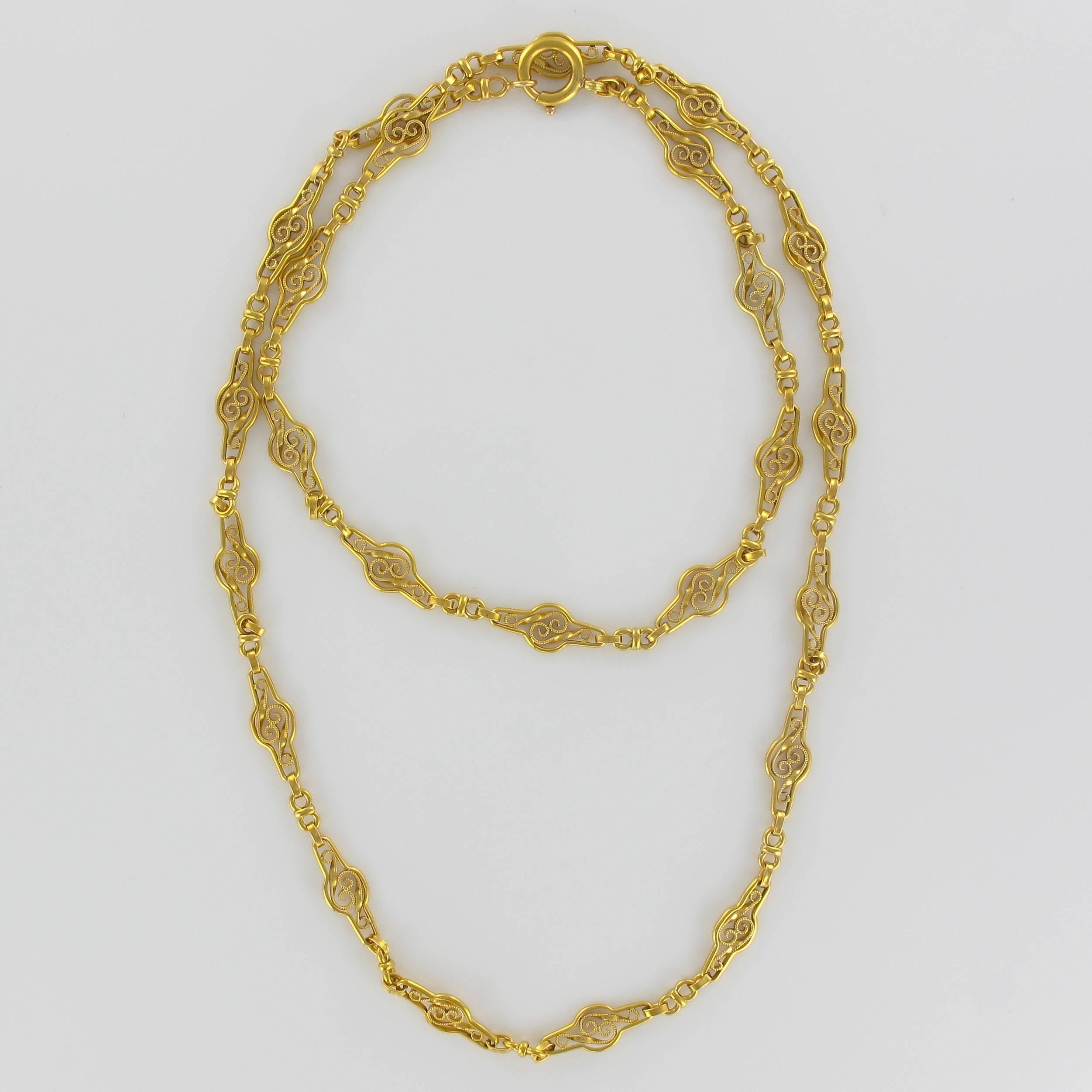 1900s French Gold Matinee Necklace with Filigree Motifs In New Condition In Poitiers, FR
