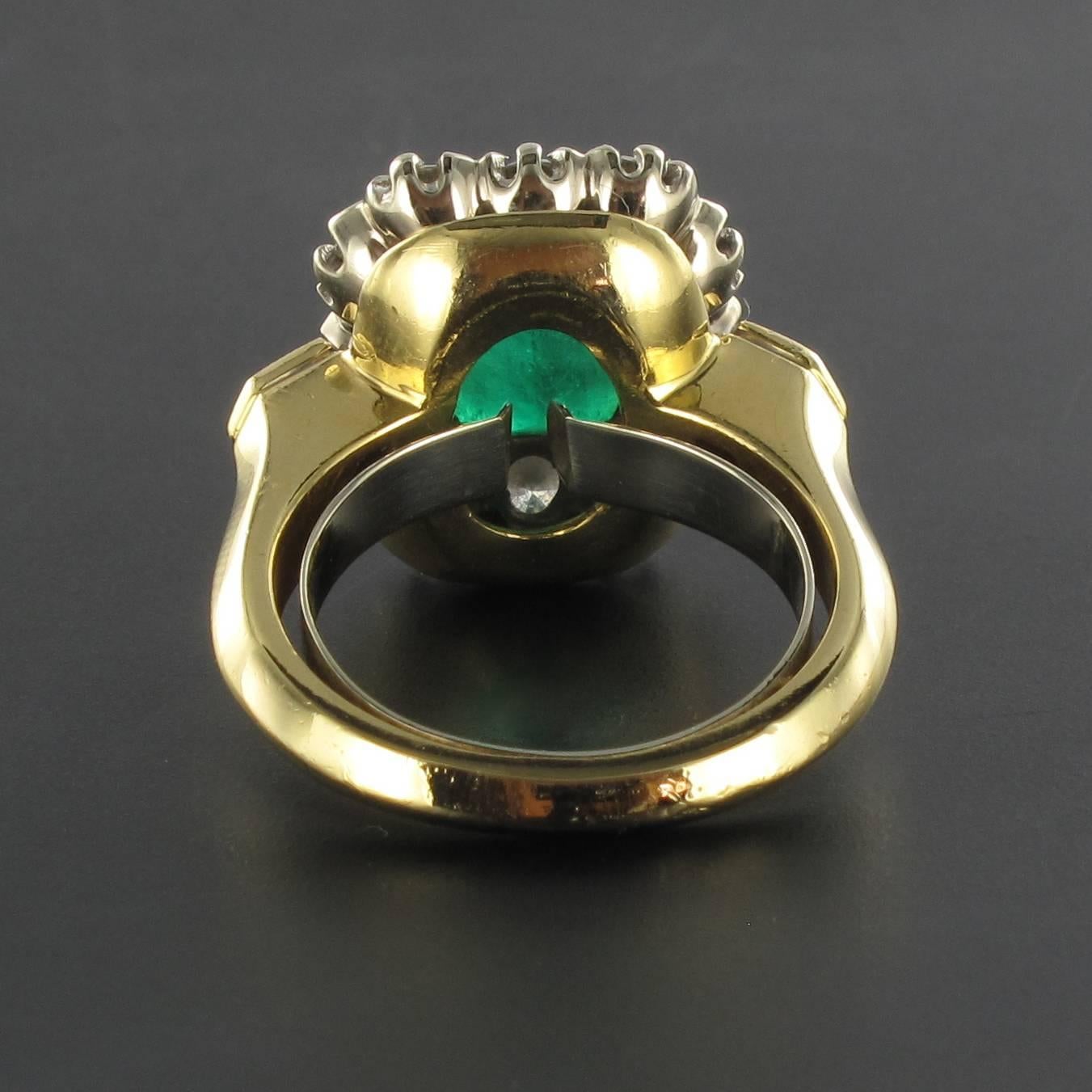 Women's 1970s French 2.20 Carat Emerald Diamond Gold Ring