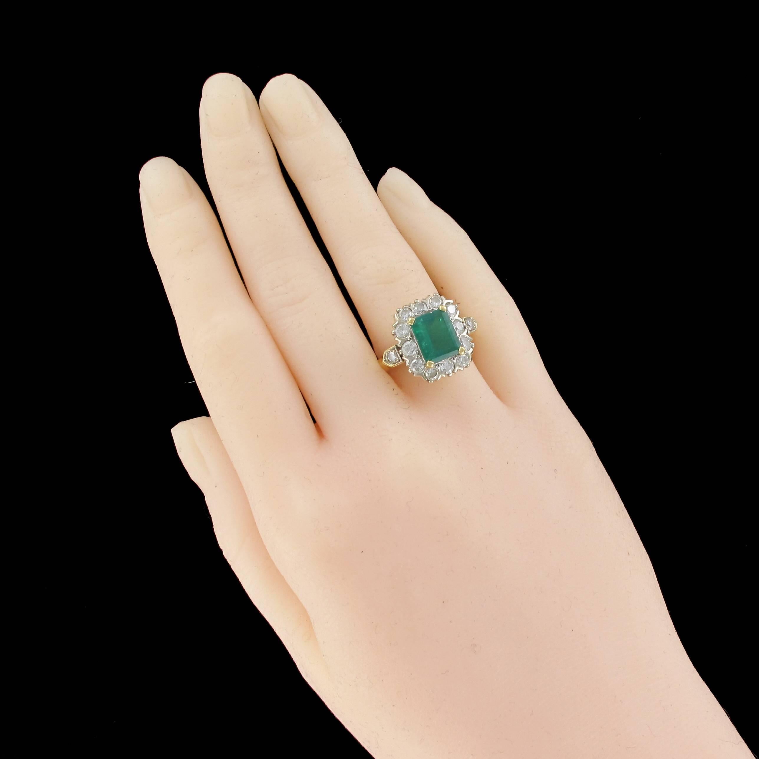 Retro 1970s French 2.20 Carat Emerald Diamond Gold Ring