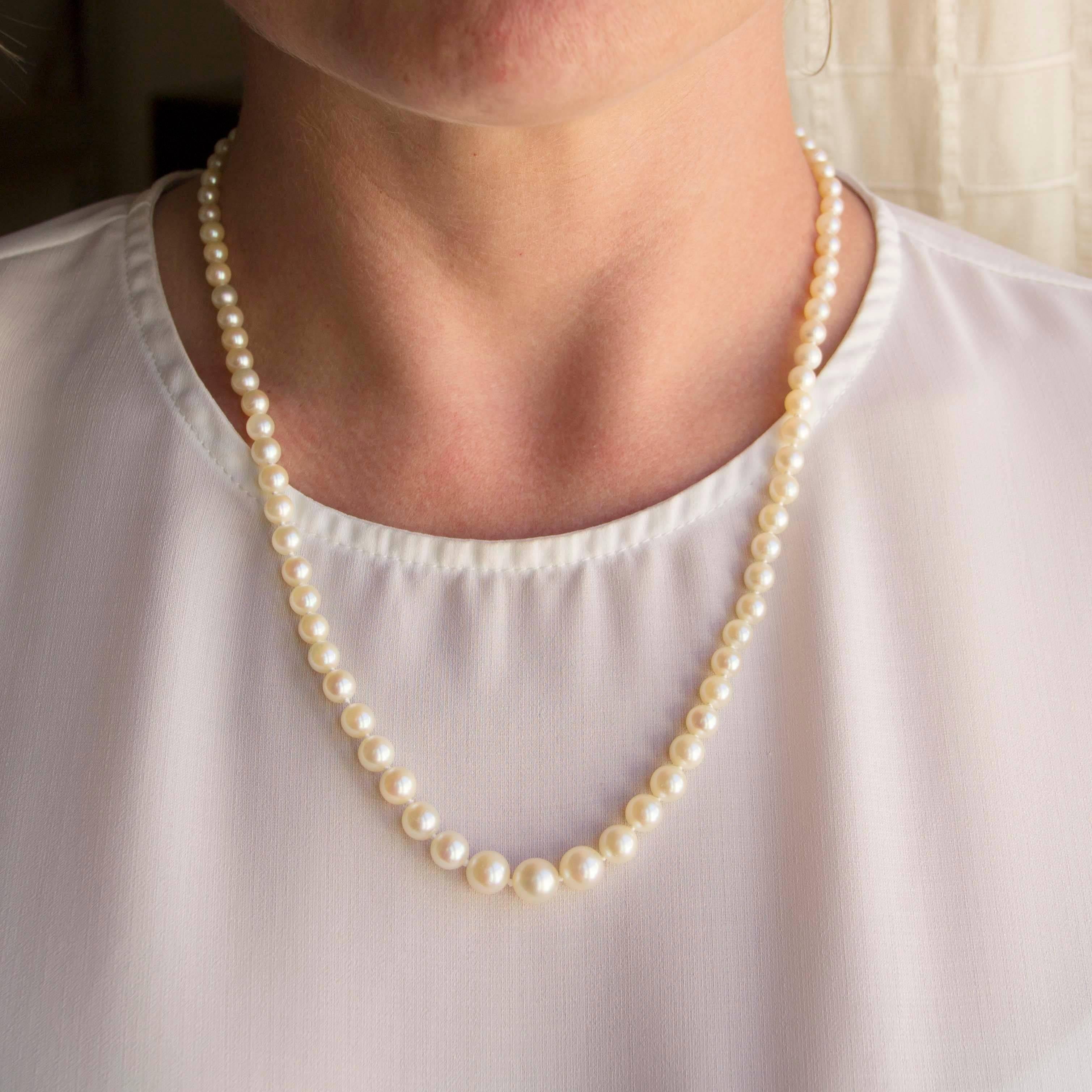 Bead 1950s Japanese Cultured Round White Pearl Necklace For Sale
