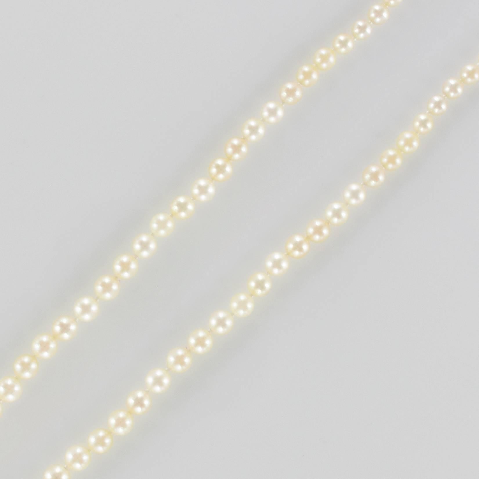 Collier de perles blanches de culture japonaise rondes des années 1950 en vente 3