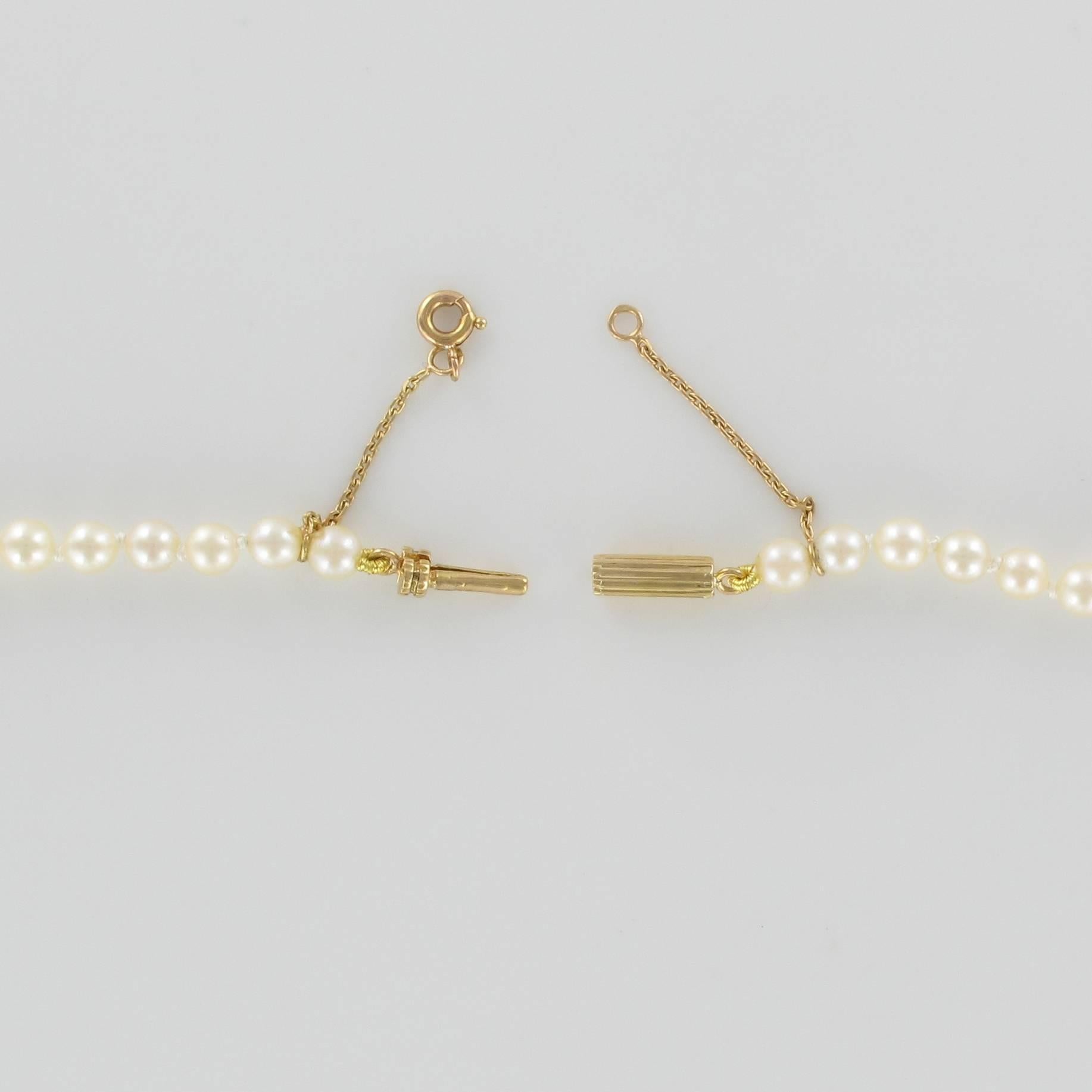 Japanische Zuchtperlenkette aus den 1950er Jahren mit runden weißen Perlen im Angebot 5