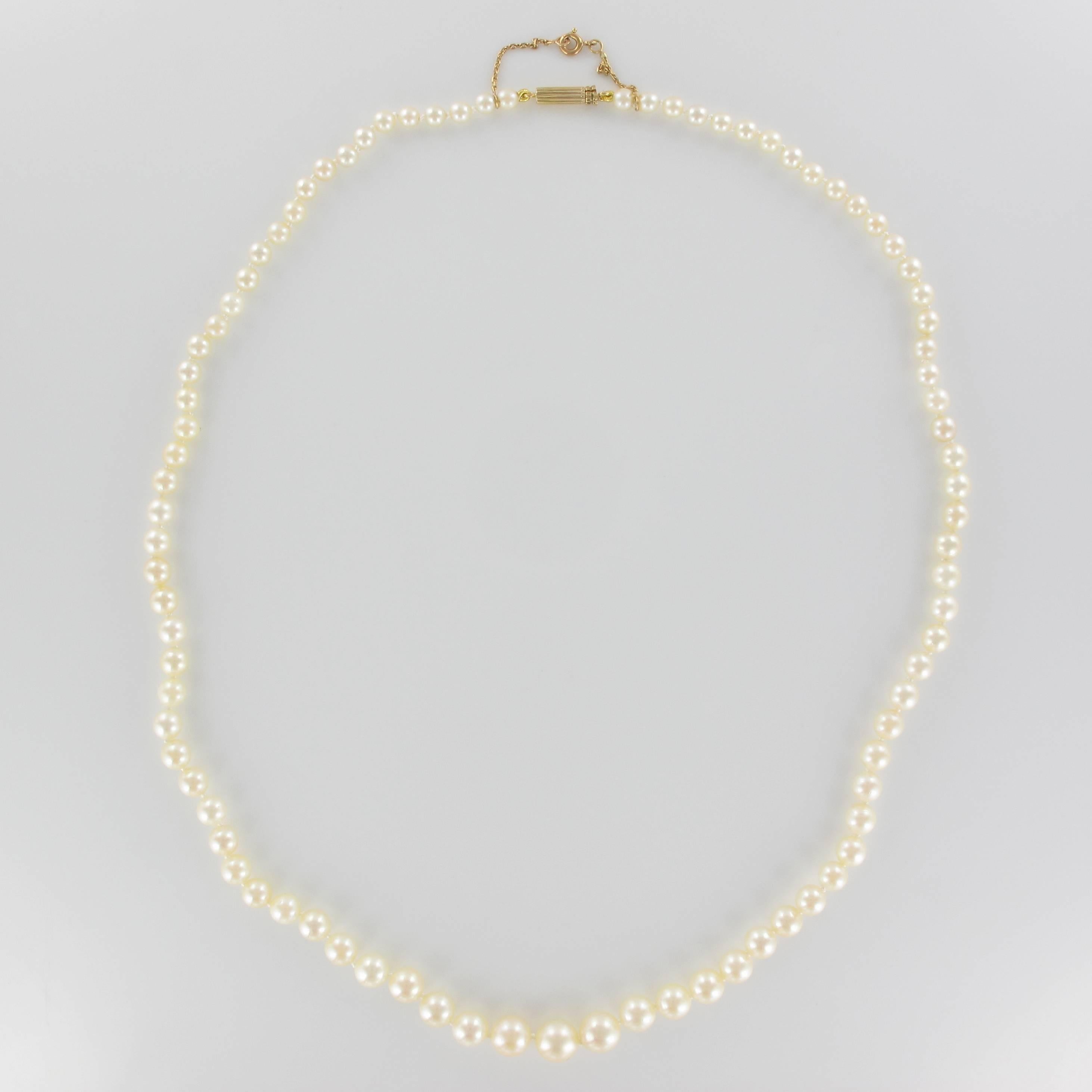 1950s Japanese Cultured Round White Pearl Necklace For Sale 2