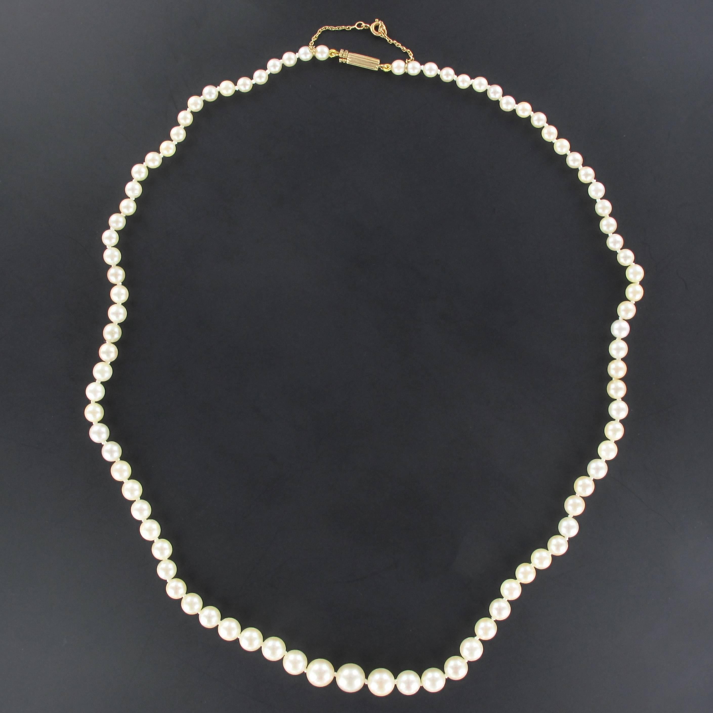 1950s Japanese Cultured Round White Pearl Necklace In Good Condition For Sale In Poitiers, FR