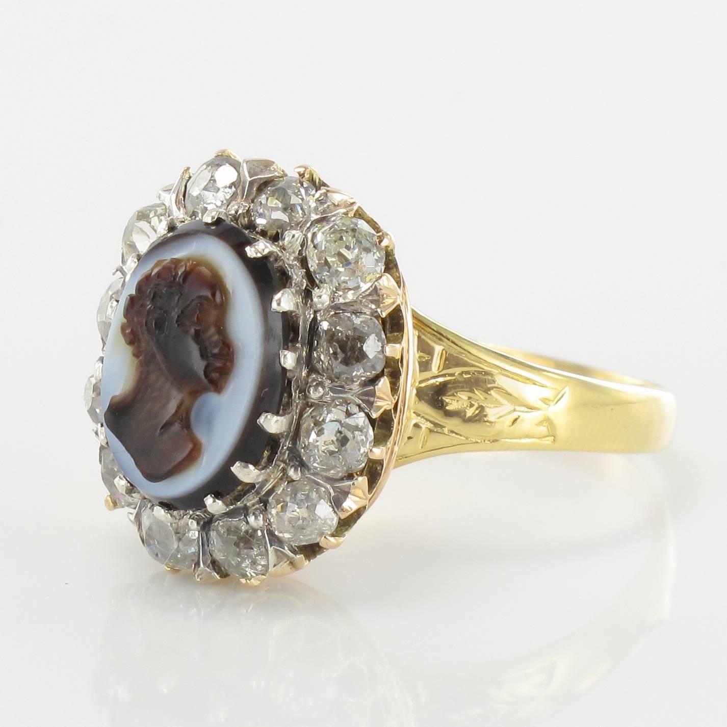 French Napoleon III Agate Cameo and Diamond Cluster Ring In Excellent Condition In Poitiers, FR