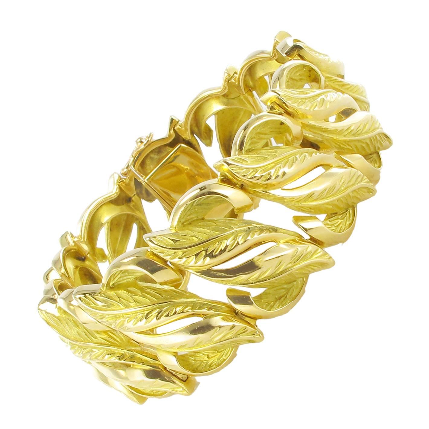 French 1950s Retro Gold Leaf Design Bracelet