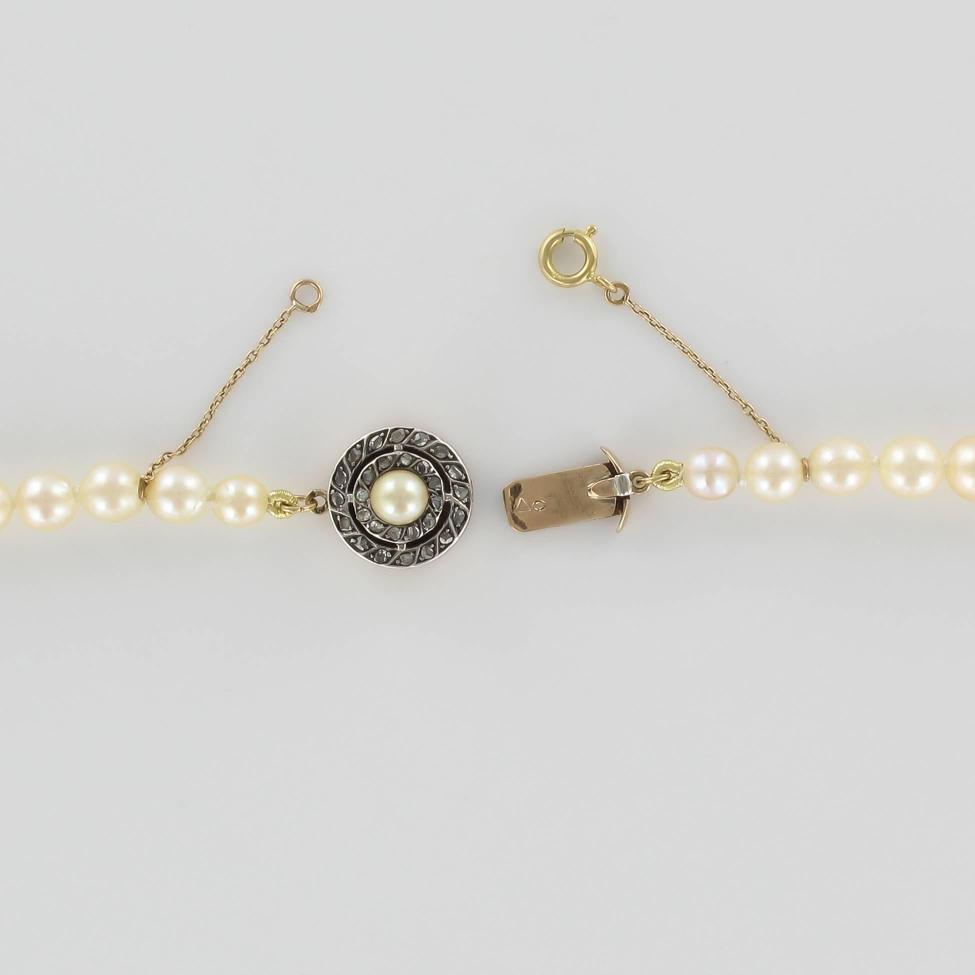 1930s Art Deco Japanese Cultured Round White Pearl Necklace In Excellent Condition In Poitiers, FR