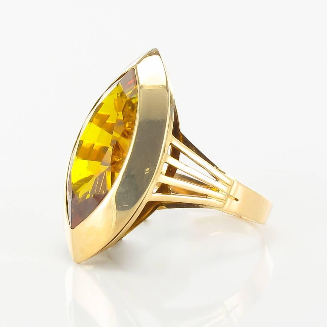 1970s French Citrine 18 Carat Yellow Gold Vintage Cocktail Ring In New Condition In Poitiers, FR