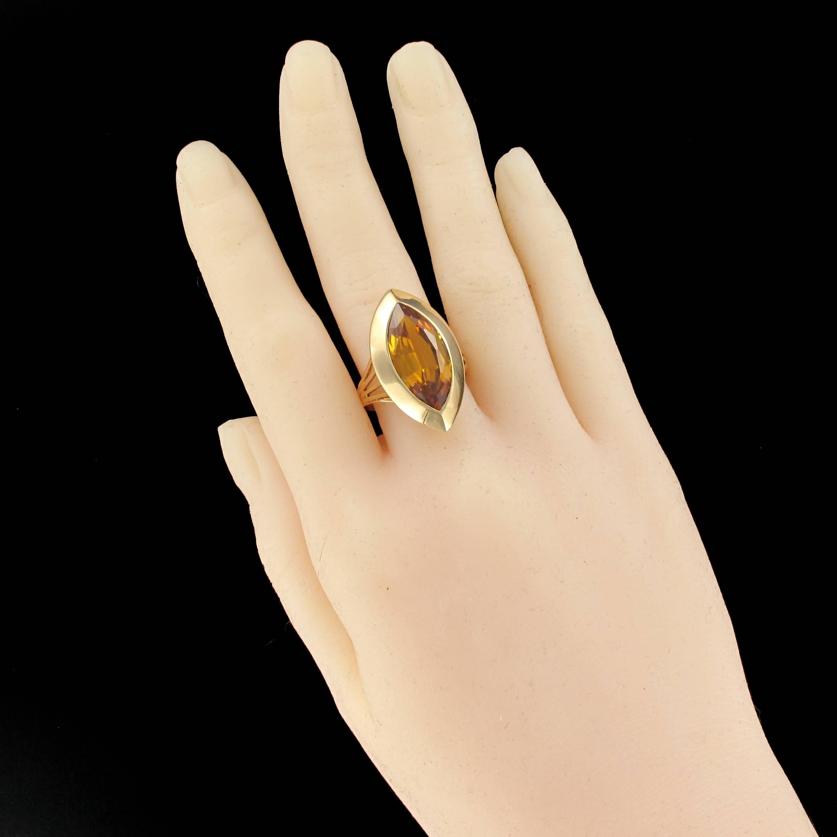 Retro 1970s French Citrine 18 Carat Yellow Gold Vintage Cocktail Ring