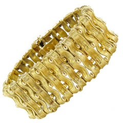Pulsera de cinta de oro cincelada francesa del siglo XIX