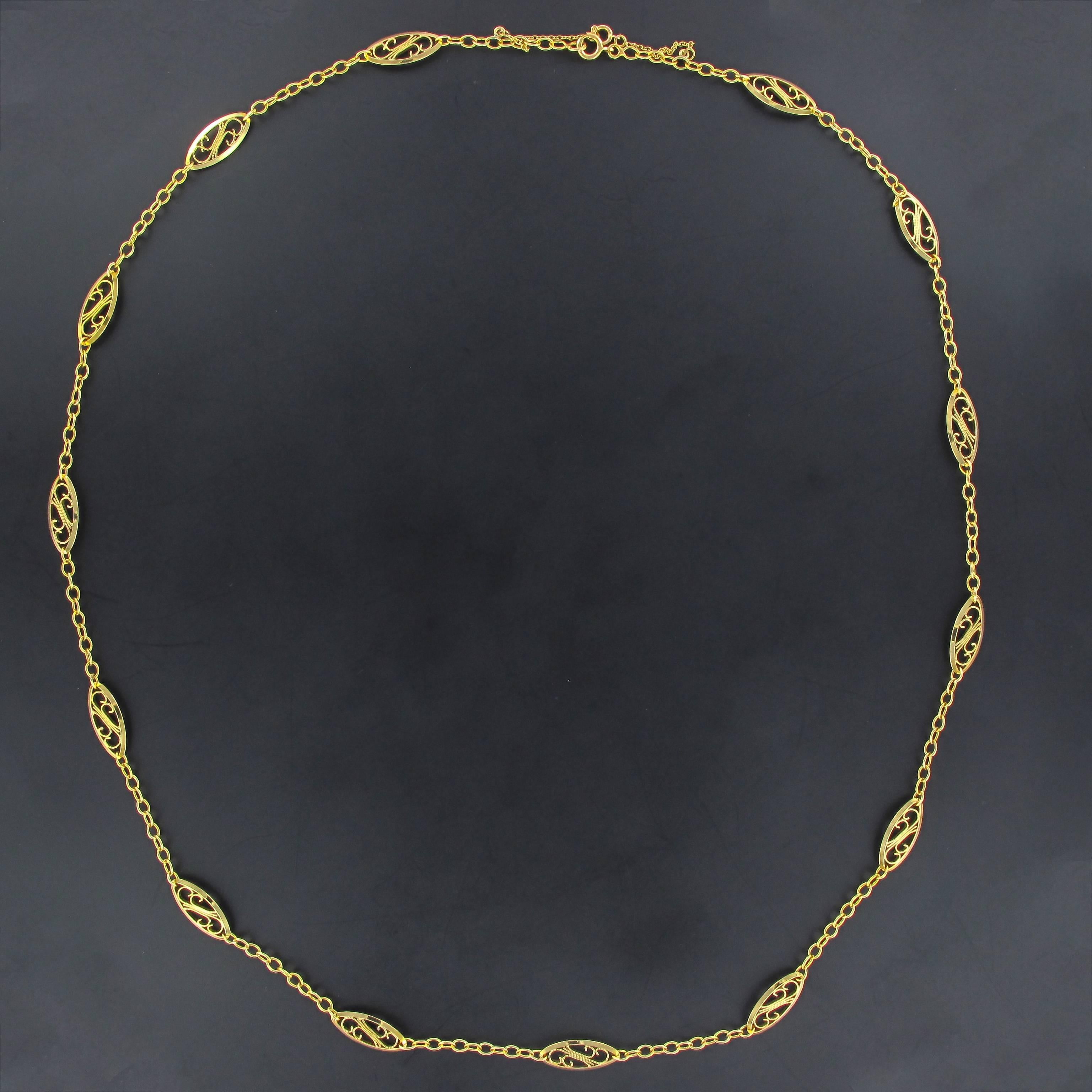 18 carat yellow gold necklace, eagle head hallmark.

This gorgeous antique necklace is composed of openwork shuttle shaped links of a filigree design separated by fine belcher chain. The clasp is in the form of a spring ring with a safety chain.