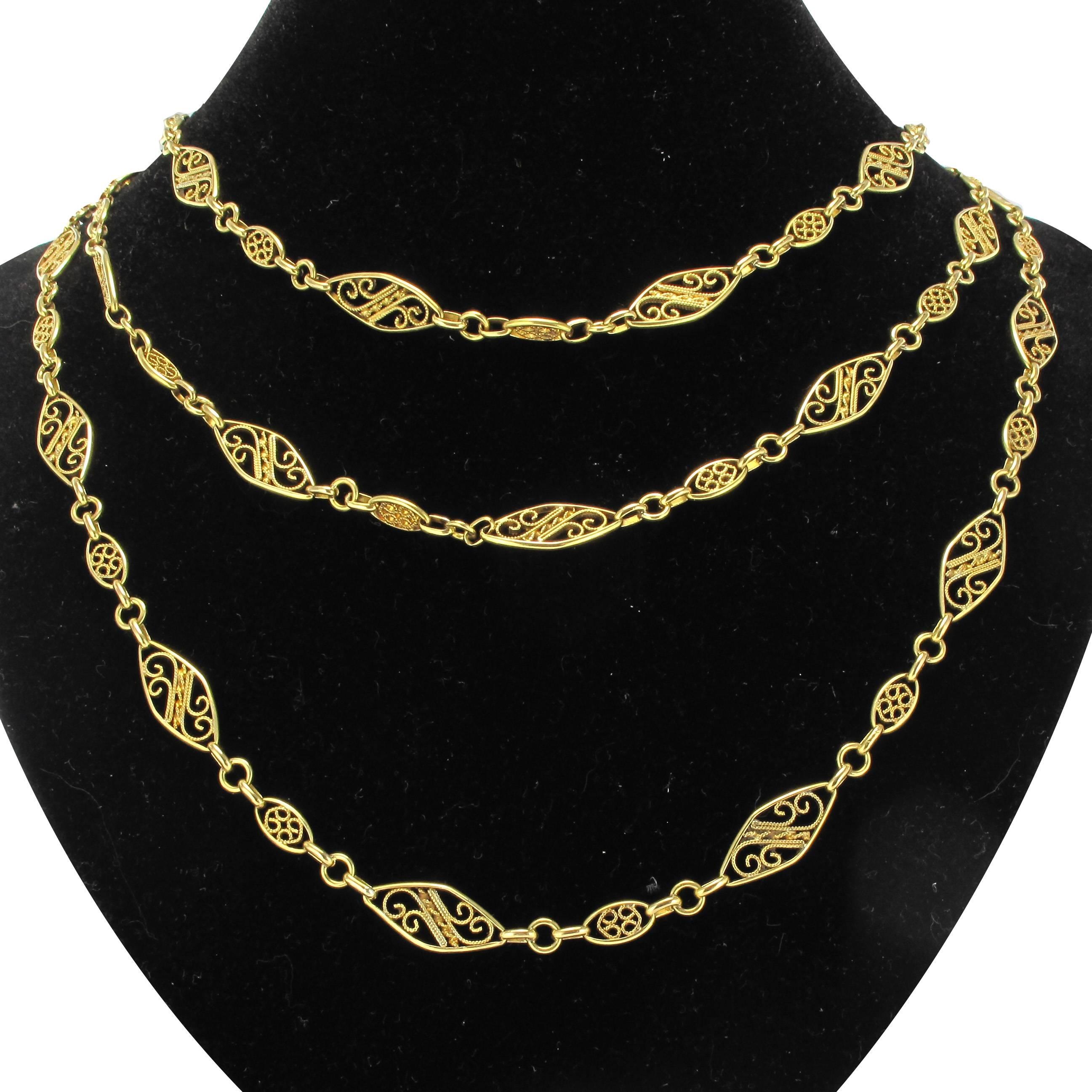 18 carat yellow gold necklace, eagle head and rhinoceros hallmarks.

Splendid antique necklace composed of a gold chain with alternative shuttle filigree and golden agraphes. It features a spring ring clasp. 

Overall length: 156.5 cm, width of the