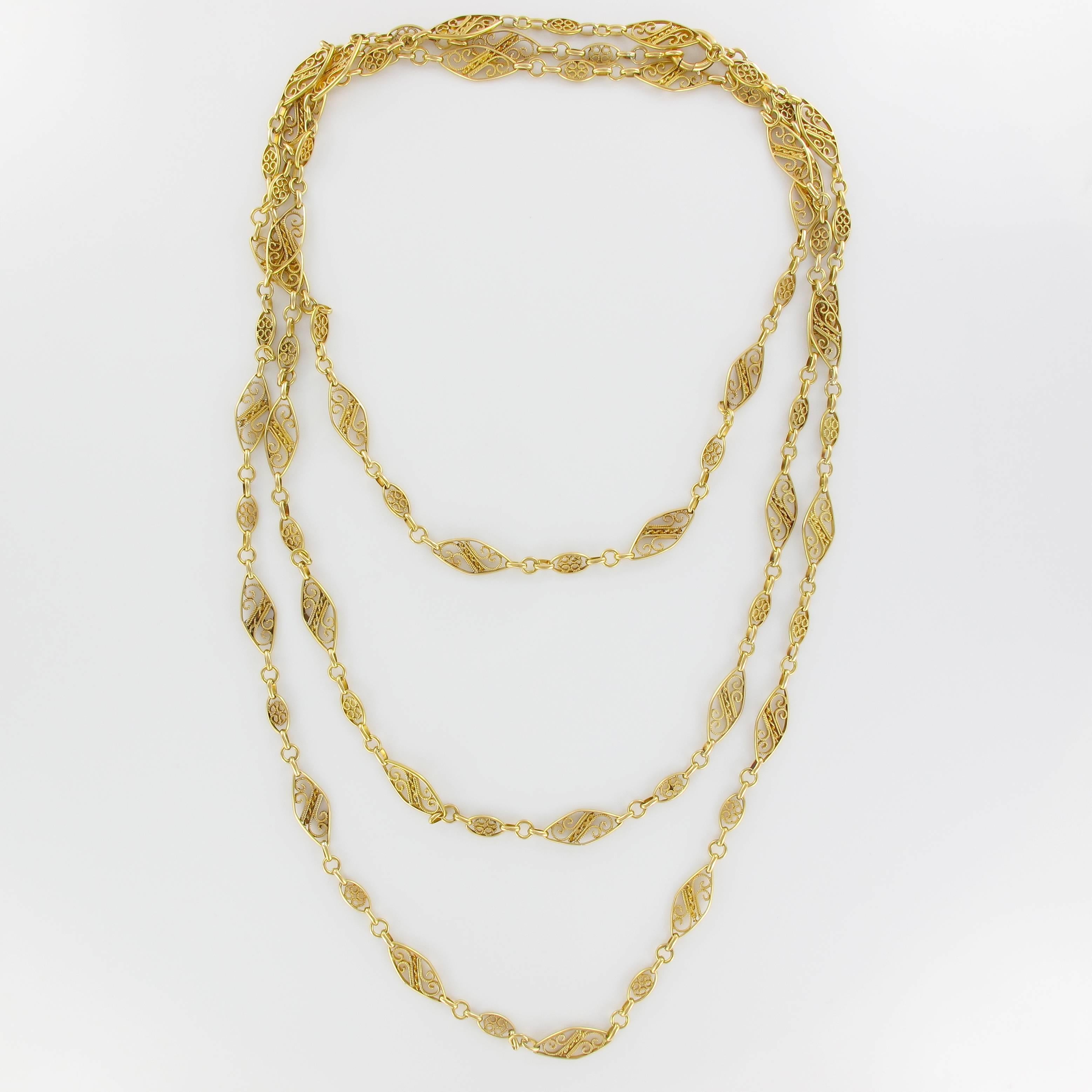 1900s French Gold Matinee Necklace with Filigree Motifs In New Condition In Poitiers, FR