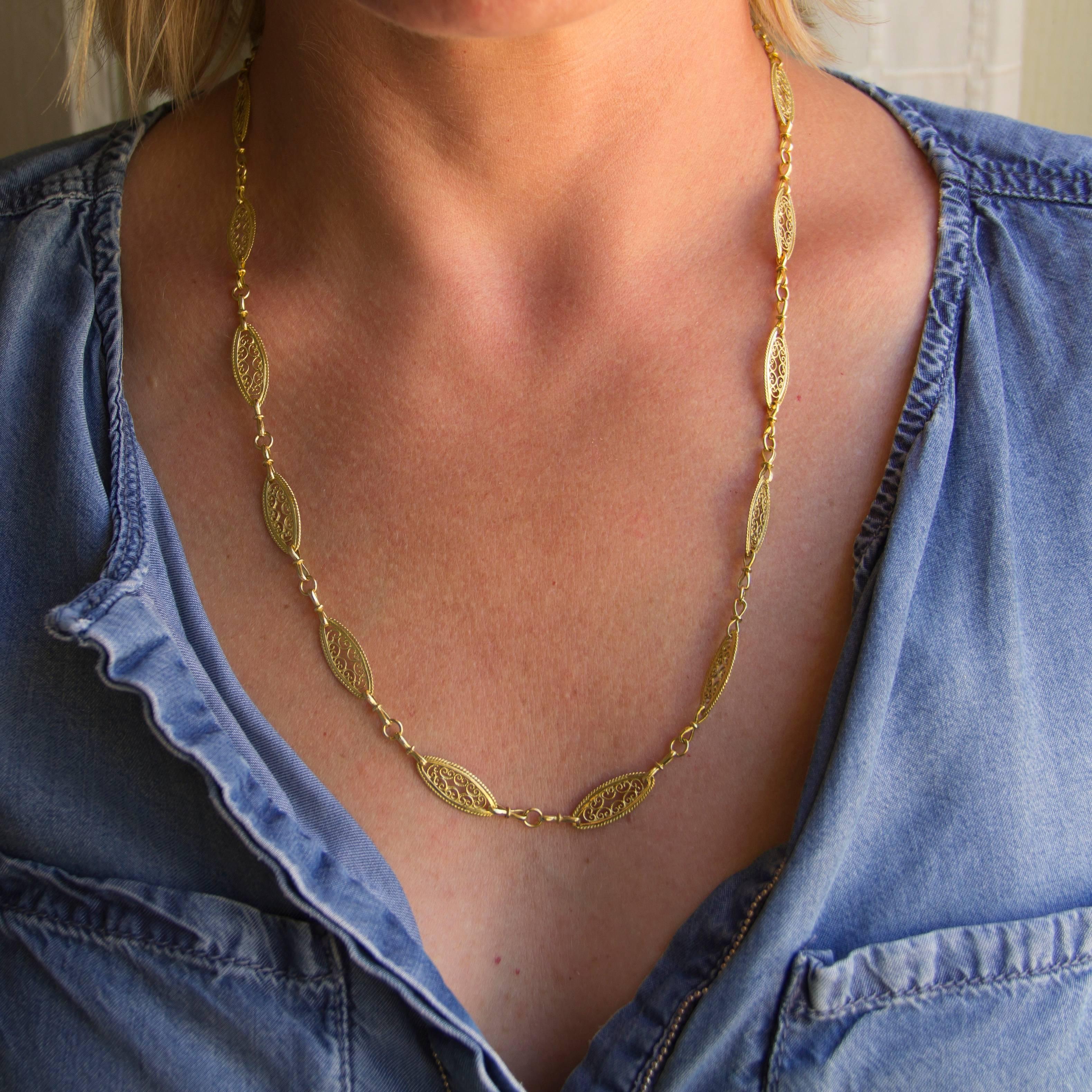 Retro 1960s French 18 Carat Yellow Gold Filigree Chain Necklace