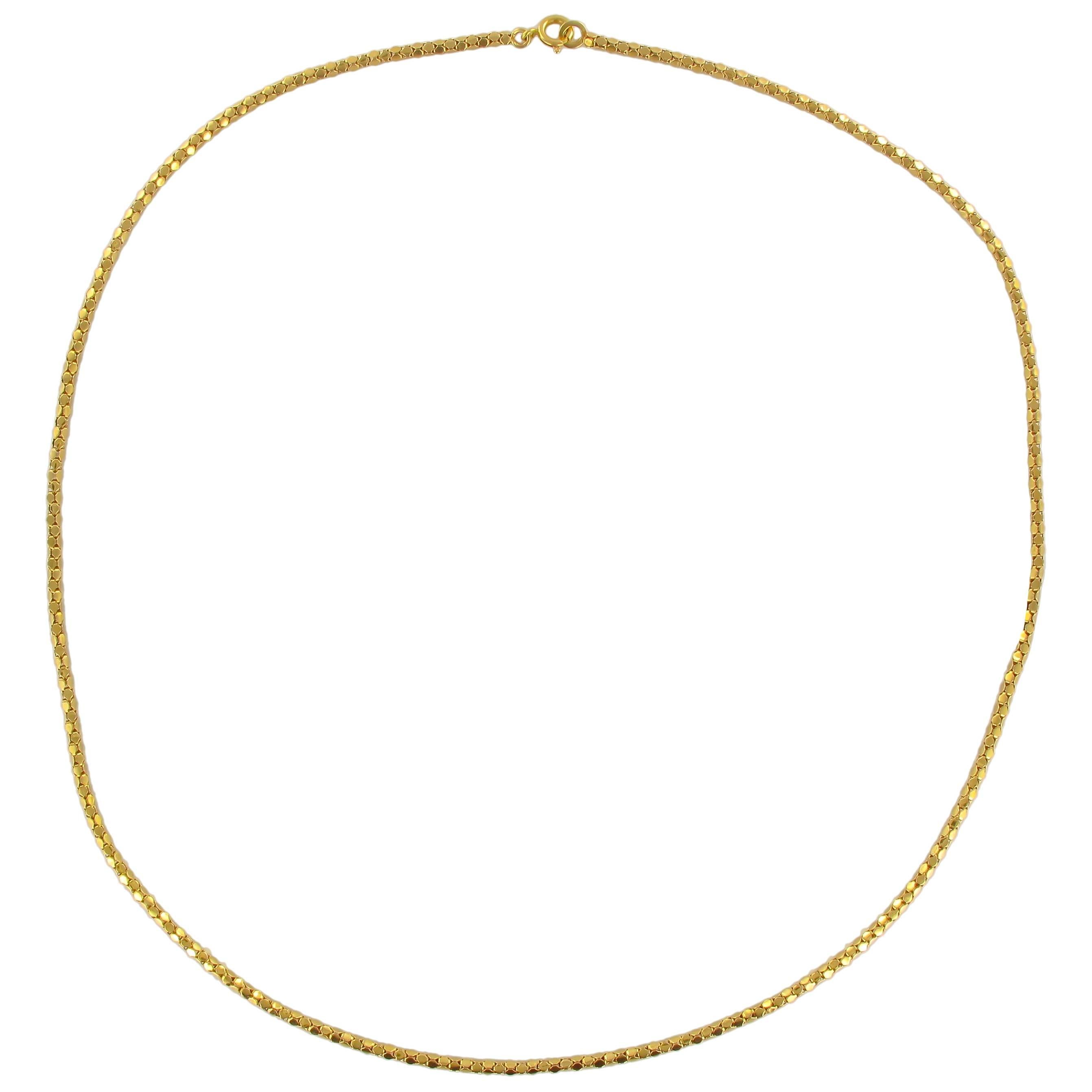 18 carat yellow gold chain, eagle head hallmark.
Type of mesh: snake
Length: 62,5 cm, mesh width: 2,6 mm.
Clasp: spring ring.
Weight: 11,8 g.

Vintage chain - French work 1960s.

 