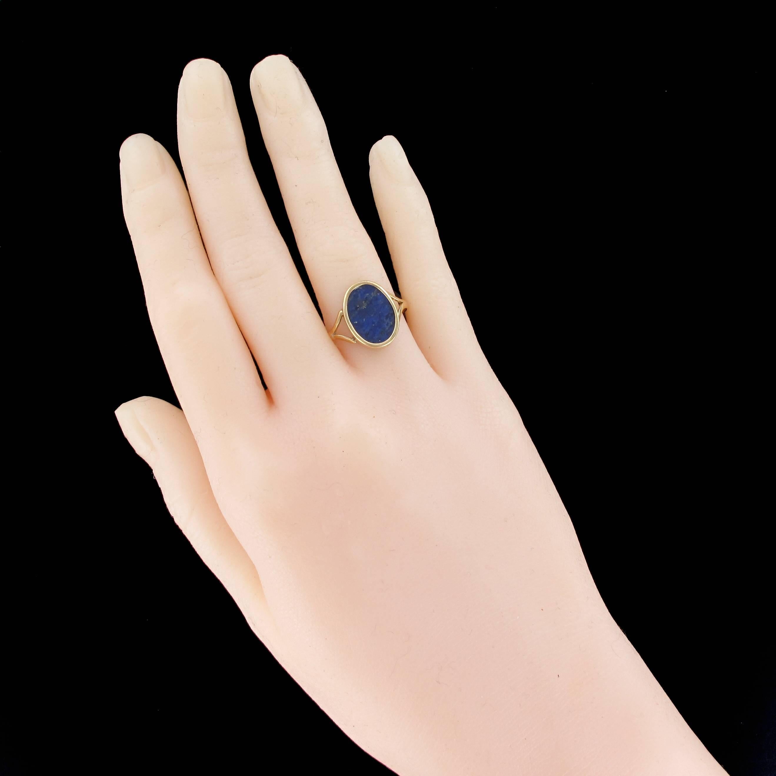 Belle Époque 1900s 18 Carat Gold Natural Lapis Lazuli Ring