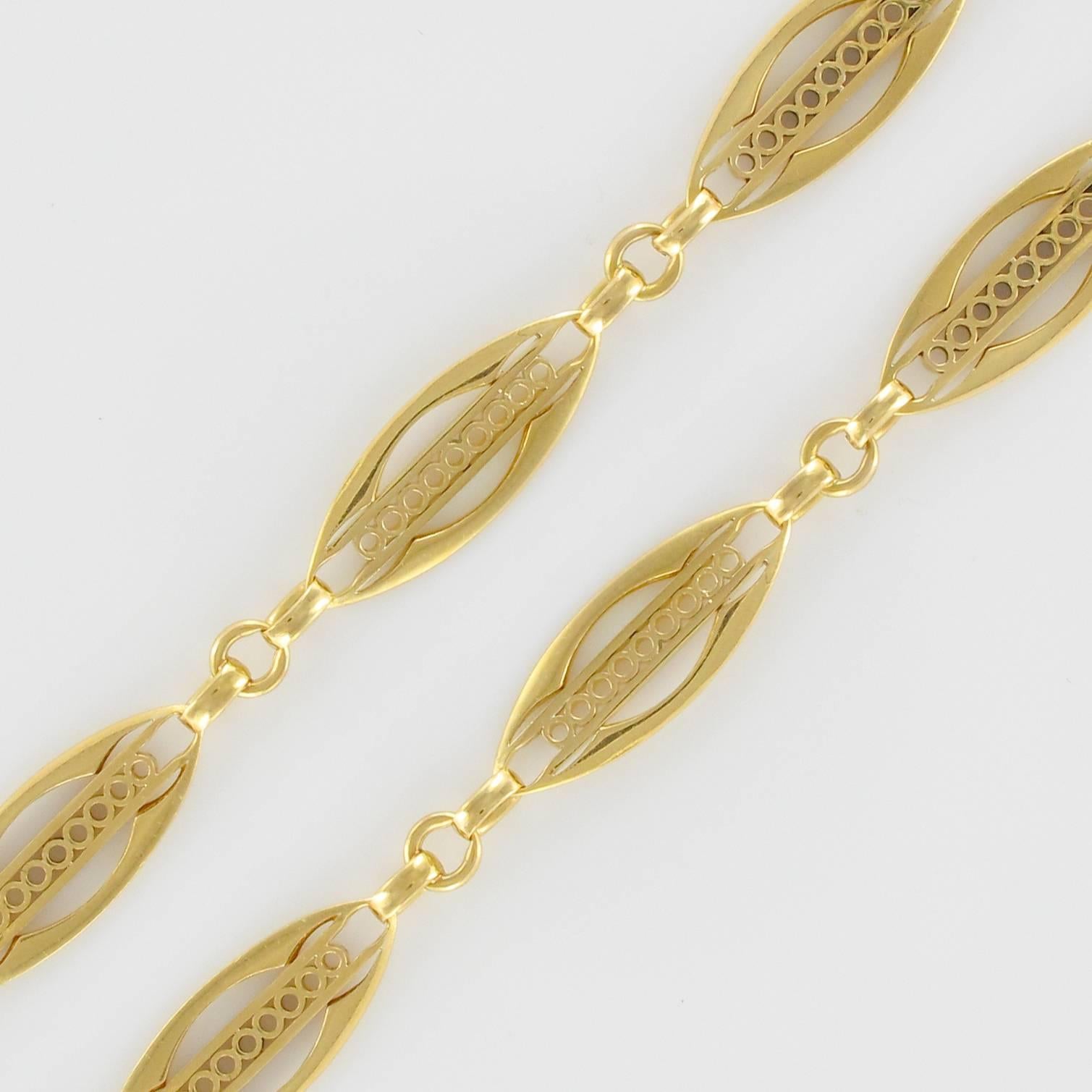 1900s French Belle Époque 18 Carat Yellow Gold Link Chain Bracelet 1
