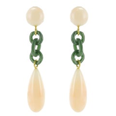 Boucles d'oreilles en or jaune avec peau d'ange en corail et jade