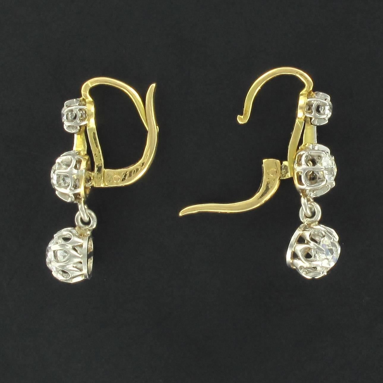 For pierced ears.
Earrings in 18 carats yellow and white gold, eagle head hallmark.

Sublime, each white gold earring is composed of 3 antique cushion cut and brillant cut diamonds set with claws. The clasp closes at the back. 

Total weight of the