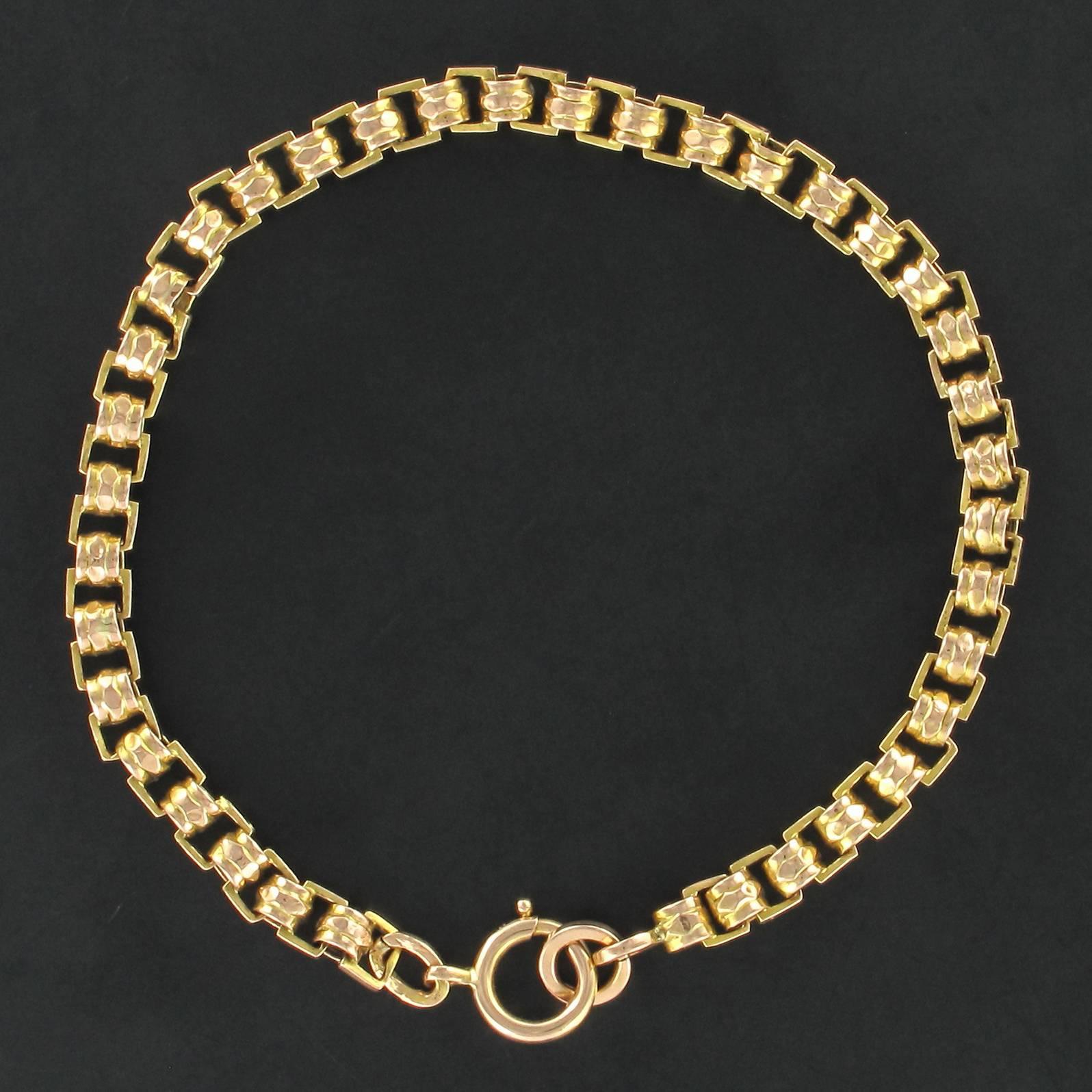 Bracelet in 18 carats rose gold, head of eagle hallmark.
Lovely antique bracelet, it is constituted of a geometric mesh alternate of a gadroded mesh. The clasp is a spring ring. 
Total length: 21 cm, width: 4,6 mm, thickness: 3,7 mm. 
Total weight