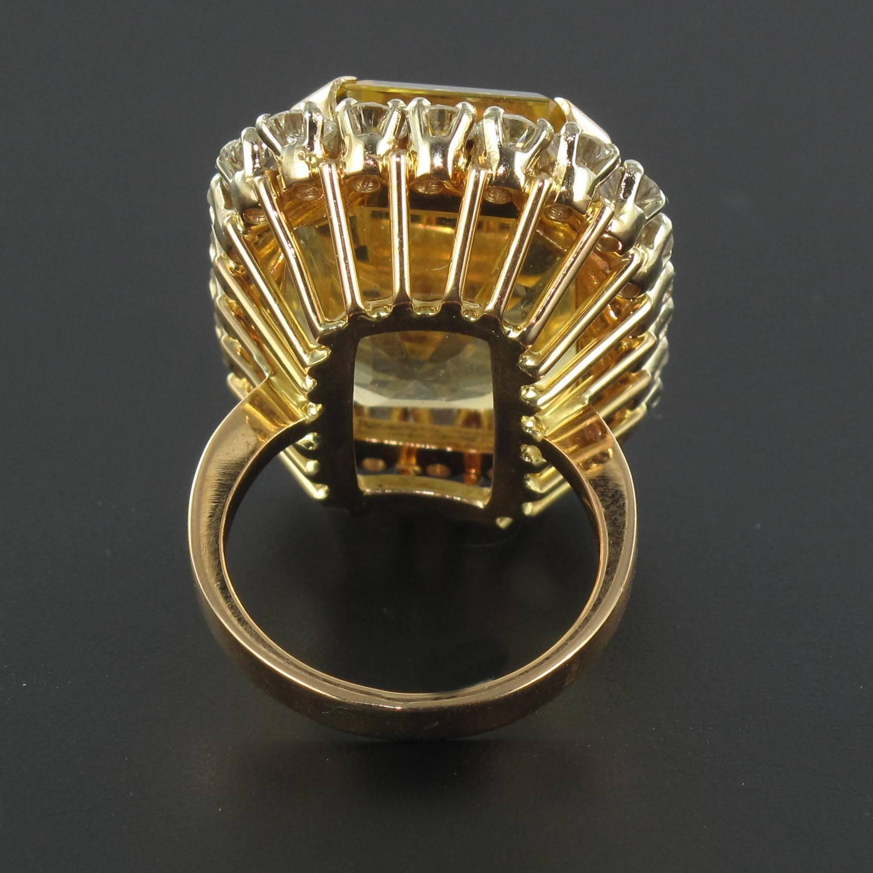 1960s 22.85 Carat Citrine 2.65 Carat Diamond 18 Carat Gold Ring In Excellent Condition In Poitiers, FR