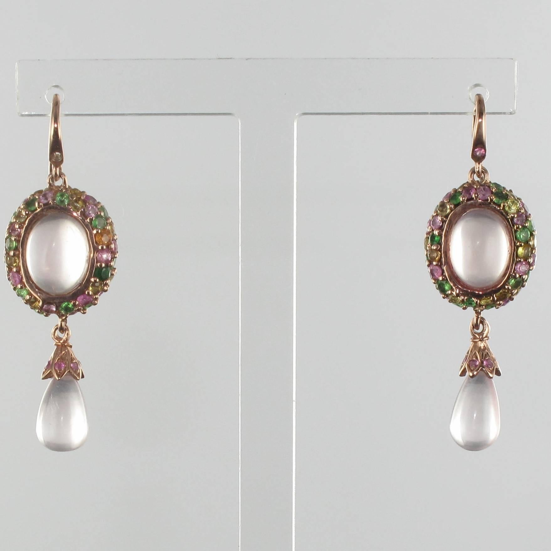 For pierced ears.
Pair of dangle earrings in silver 925 with rose rhodium.

Each silver earring consists of a bezel set oval design with a rose quartz cabochon centrepiece surrounded with alternating yellow sapphires, pink sapphires and green