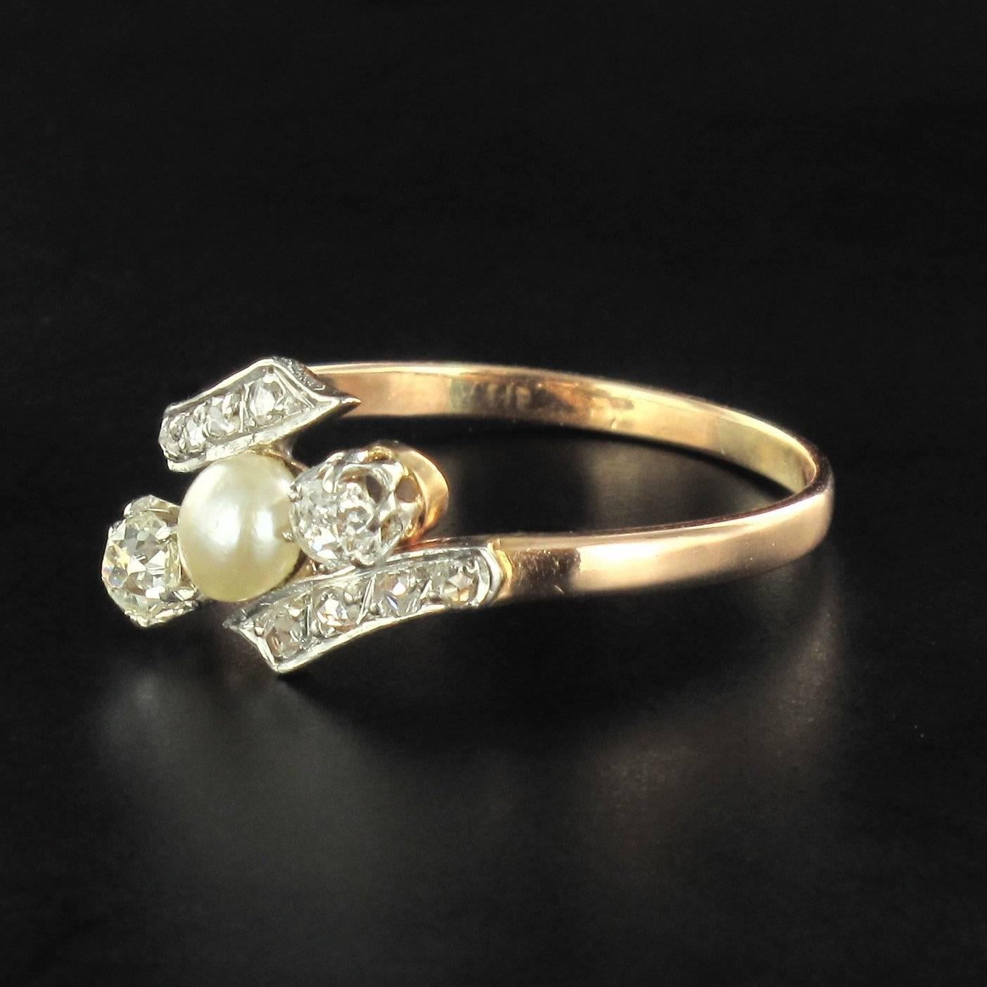 Ring in 18K rose gold, horse head hallmark.
Set with a fine round pearl with an antique brilliant cut diamond on each side. The beginning of the band is decorated at each side by 4 rose cut diamonds. 
Pearl diameter: 4.5 / 5mm, total diamond weight: