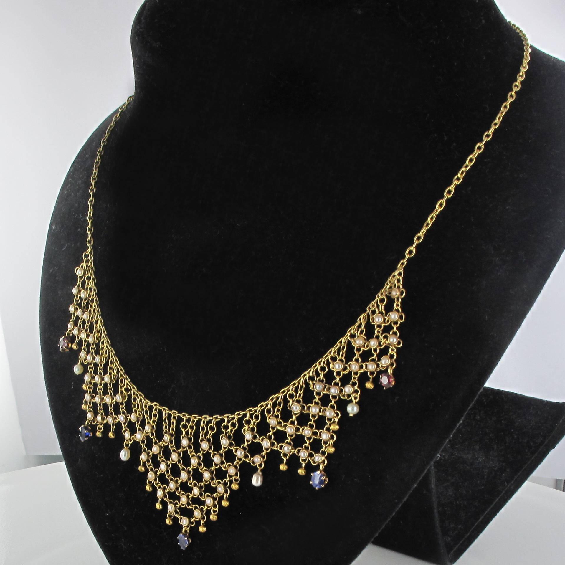 Collier franais ancien en or orn de perles ajoures, saphirs et rubis en vente 9