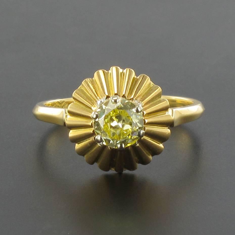 0.50 Carat Fancy Yellow Diamond Gold Solitaire Ring  In Excellent Condition In Poitiers, FR
