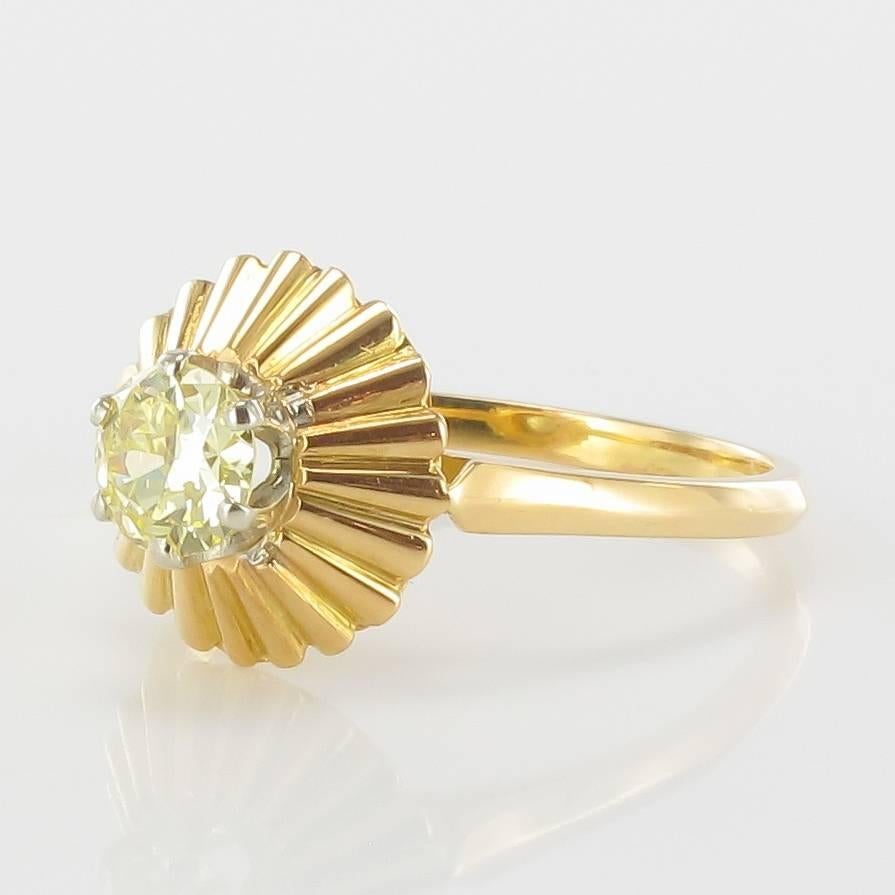 Ring in 18 carat yellow gold, owl hallmark. 

Featuring a claw set fancy yellow diamond of an intermediate cut. 

Diameter: 1.2 cm, thickness of the head: 5,2 mm, width of the ring at the base: 1.15 mm.
Total weight of the center diamond: 0.50