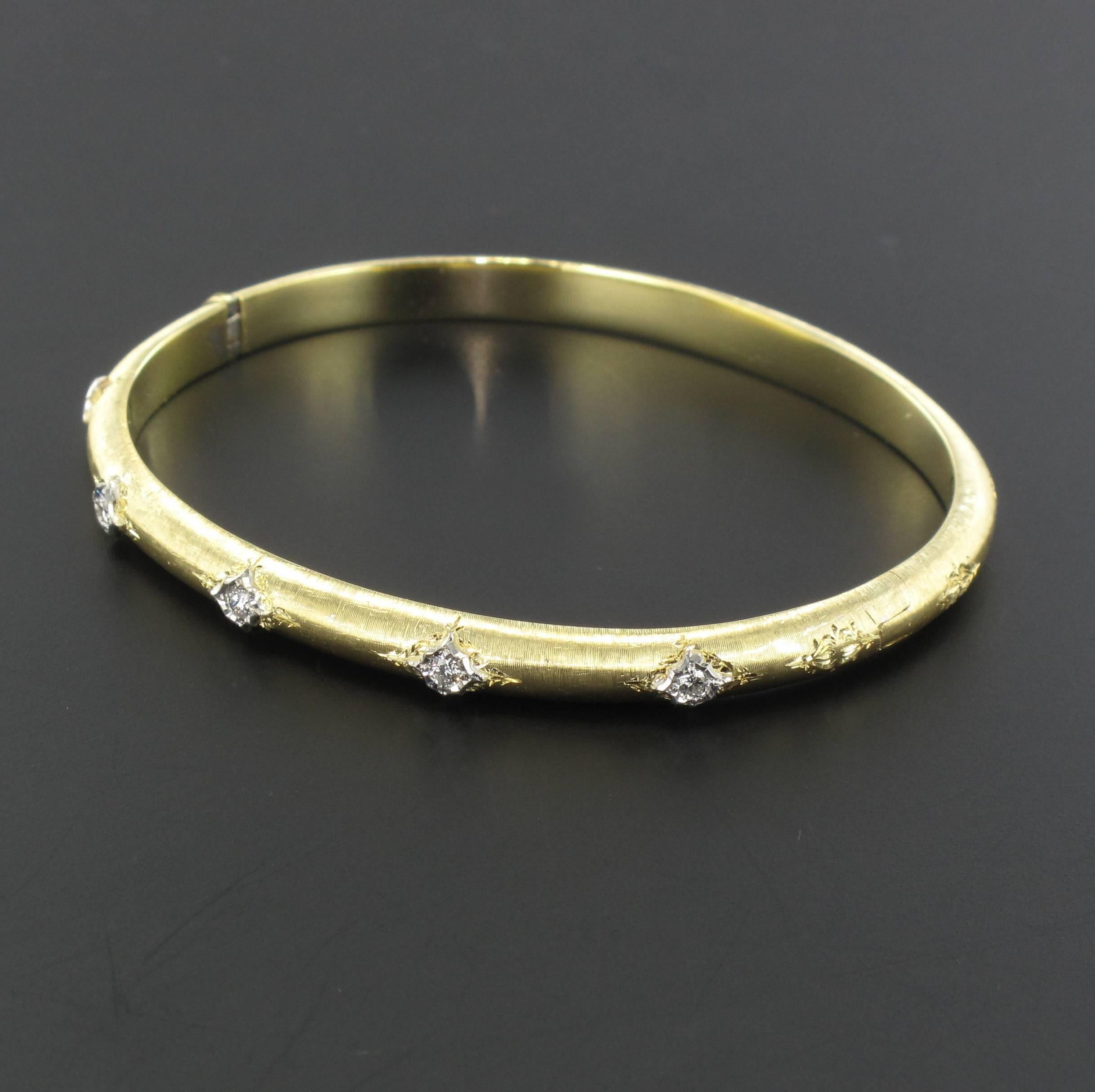 Gebürsteter Gold-Diamant-Armreif im Zustand „Neu“ in Poitiers, FR