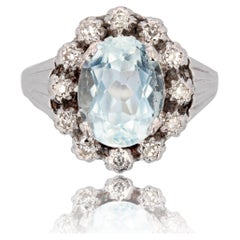 Bague française des années 1950 en or blanc 18 carats avec aigue-marine et diamants