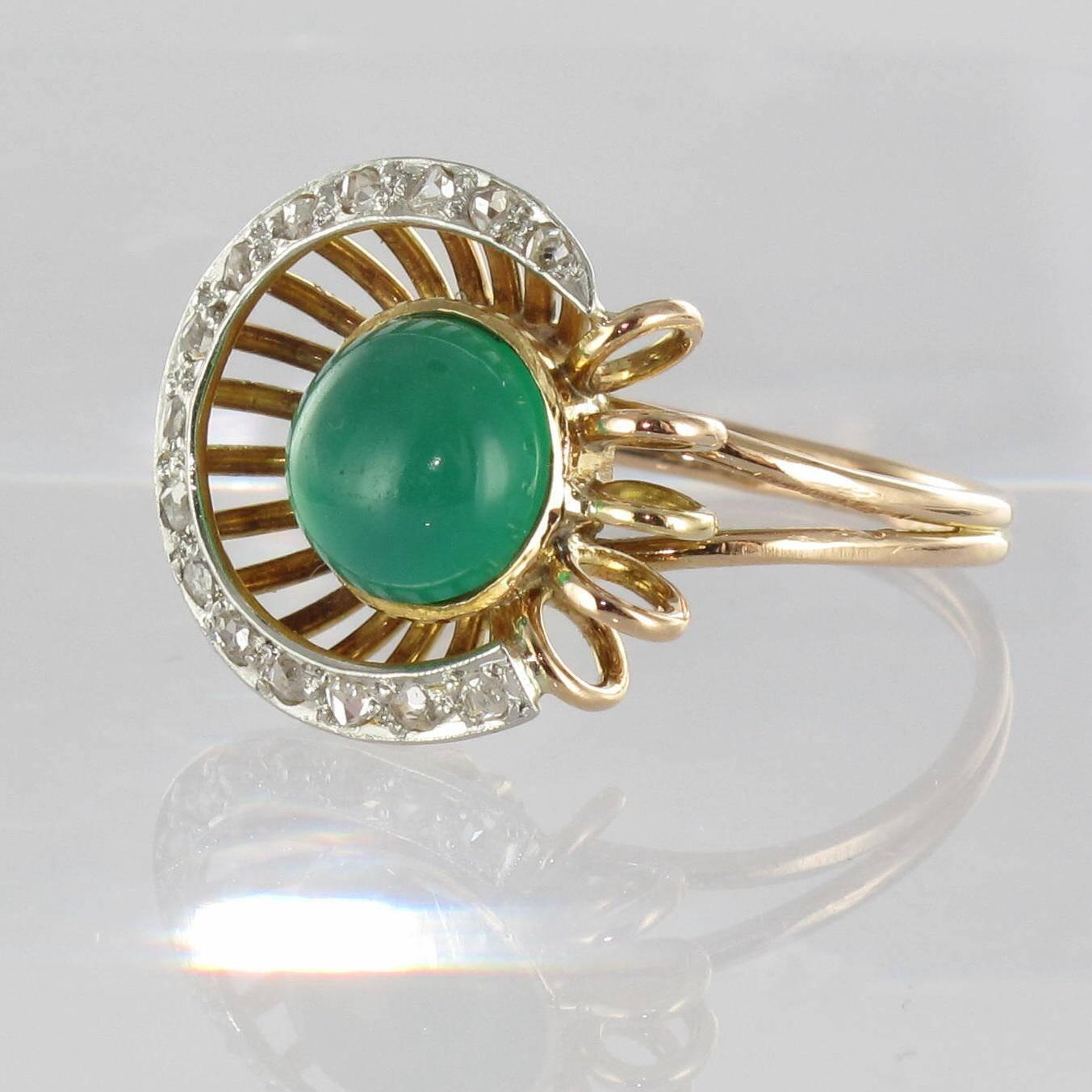 Ring in platinium and 18 carat rose gold, owl and grotesque hallmarks. 
An asymmetric antique ring composed of rose gold strands that combine at the base to hold a bezel set green agate cabochon surrounded by a platinum crescent moon set with 16