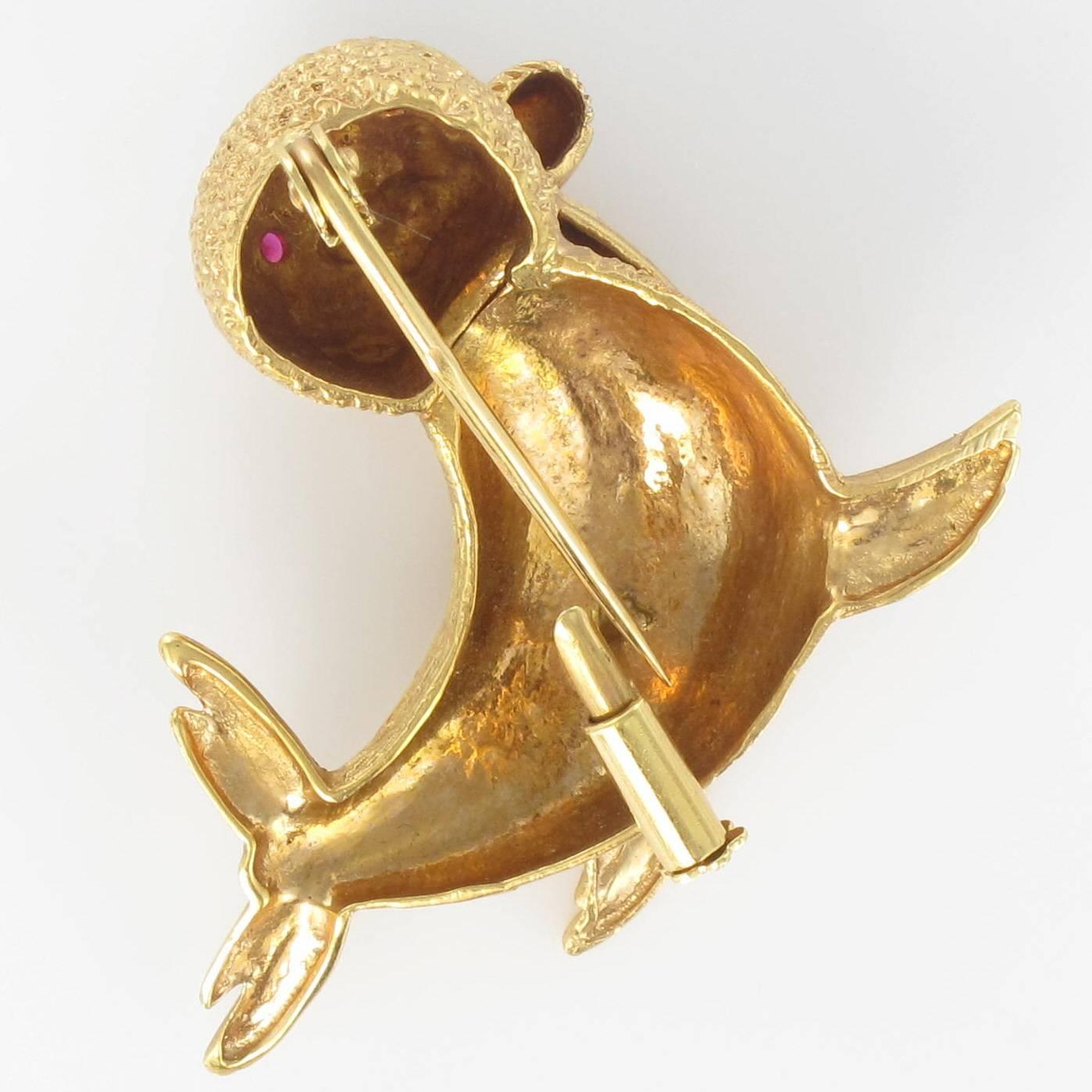 1950s Walrus Gold Brooch In Excellent Condition In Poitiers, FR