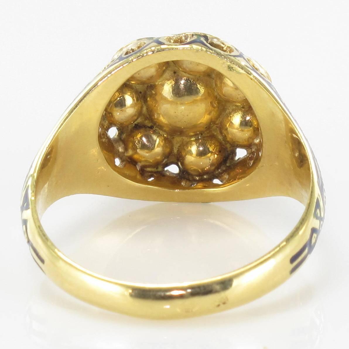 Bague française ancienne en or jaune 18 carats avec émail et diamants taille rose de 1,06 carat en vente 11