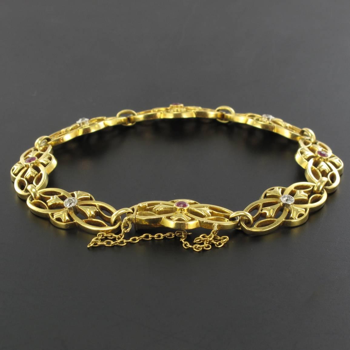 1880s Gold, Diamond and Ruby Bracelet In Good Condition In Poitiers, FR