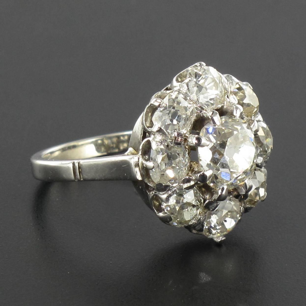 French 19th Century 3 Carat Diamond Platinum Daisy Ring In Excellent Condition In Poitiers, FR