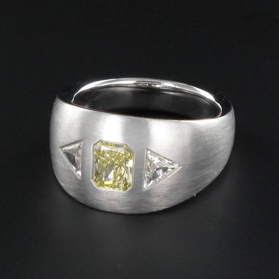 Baume Modern Yellow and White Diamond Polished Gold Ring For Sale 11