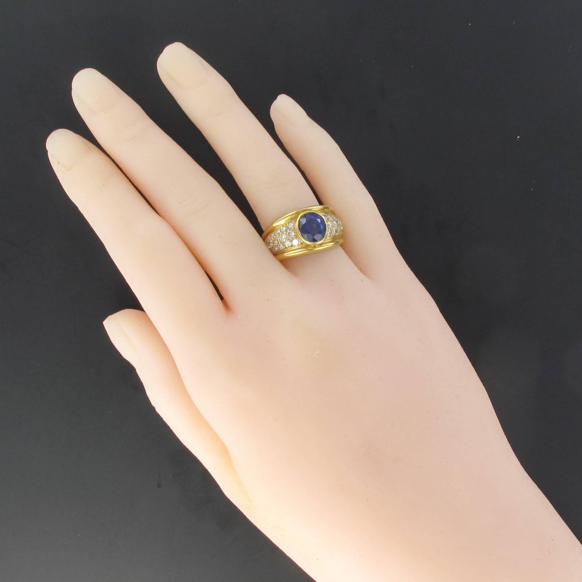 3.90 carat Blue Sapphire Diamond Ring In New Condition In Poitiers, FR