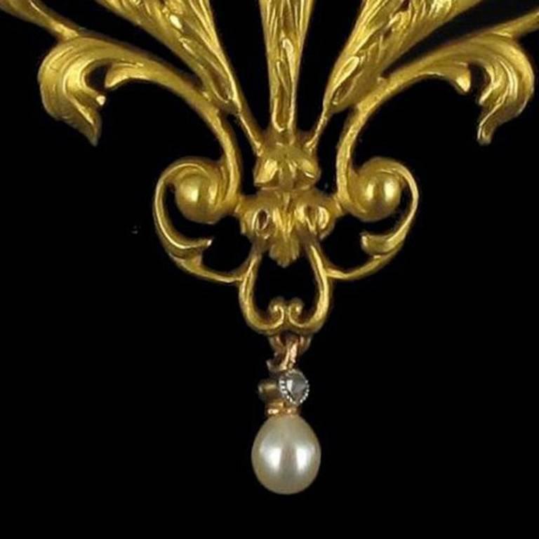 Women's Antique Pearl Diamond Gold Nesting Doves Brooch