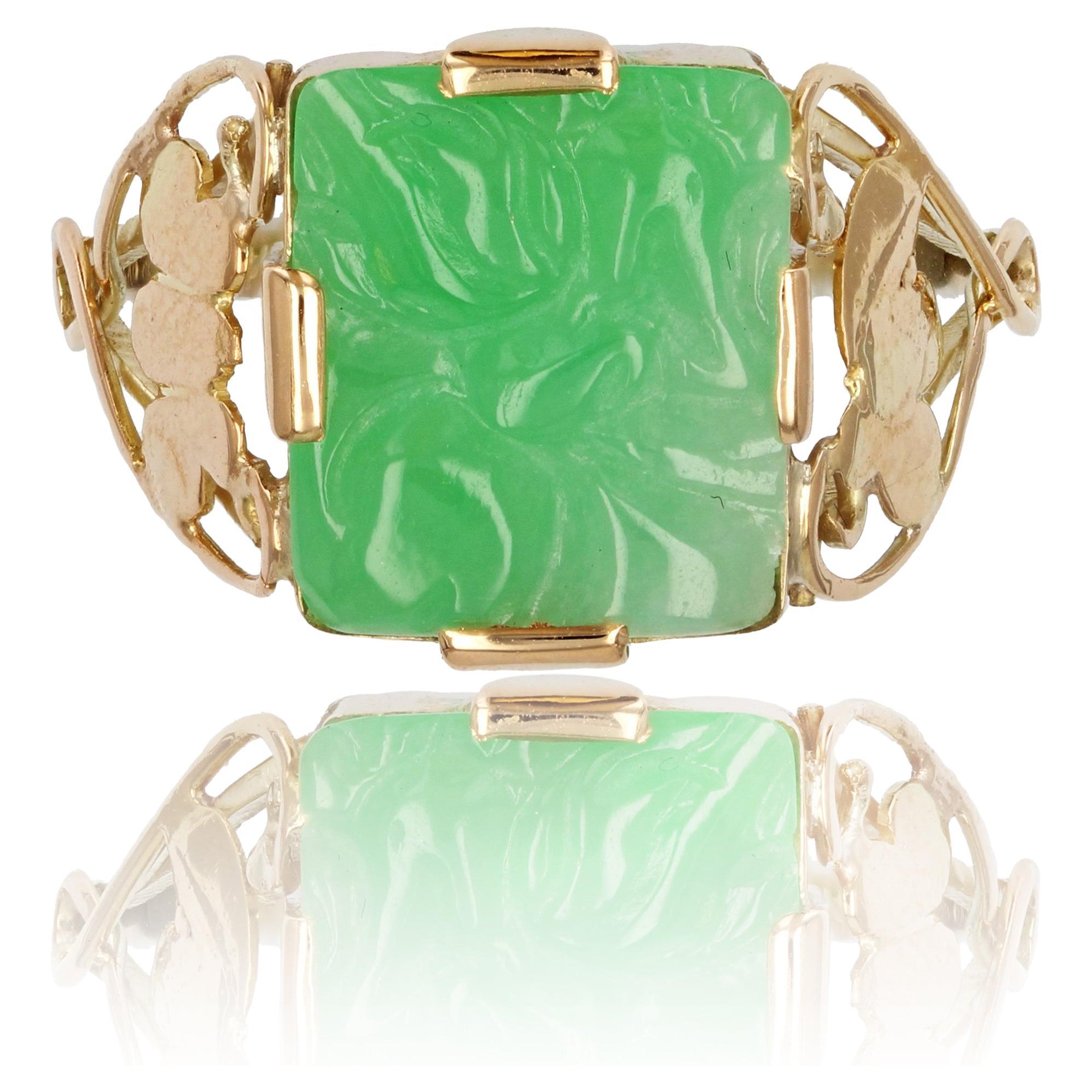 1930s Art Deco Engraved Jade Yellow Gold Ring For Sale