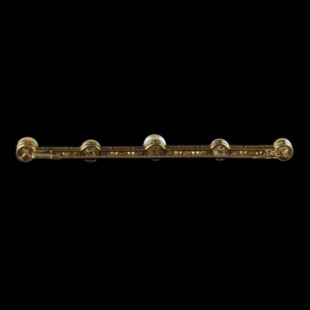 French Art Deco Fine Pearl Diamond Gold Bar Brooch In New Condition In Poitiers, FR