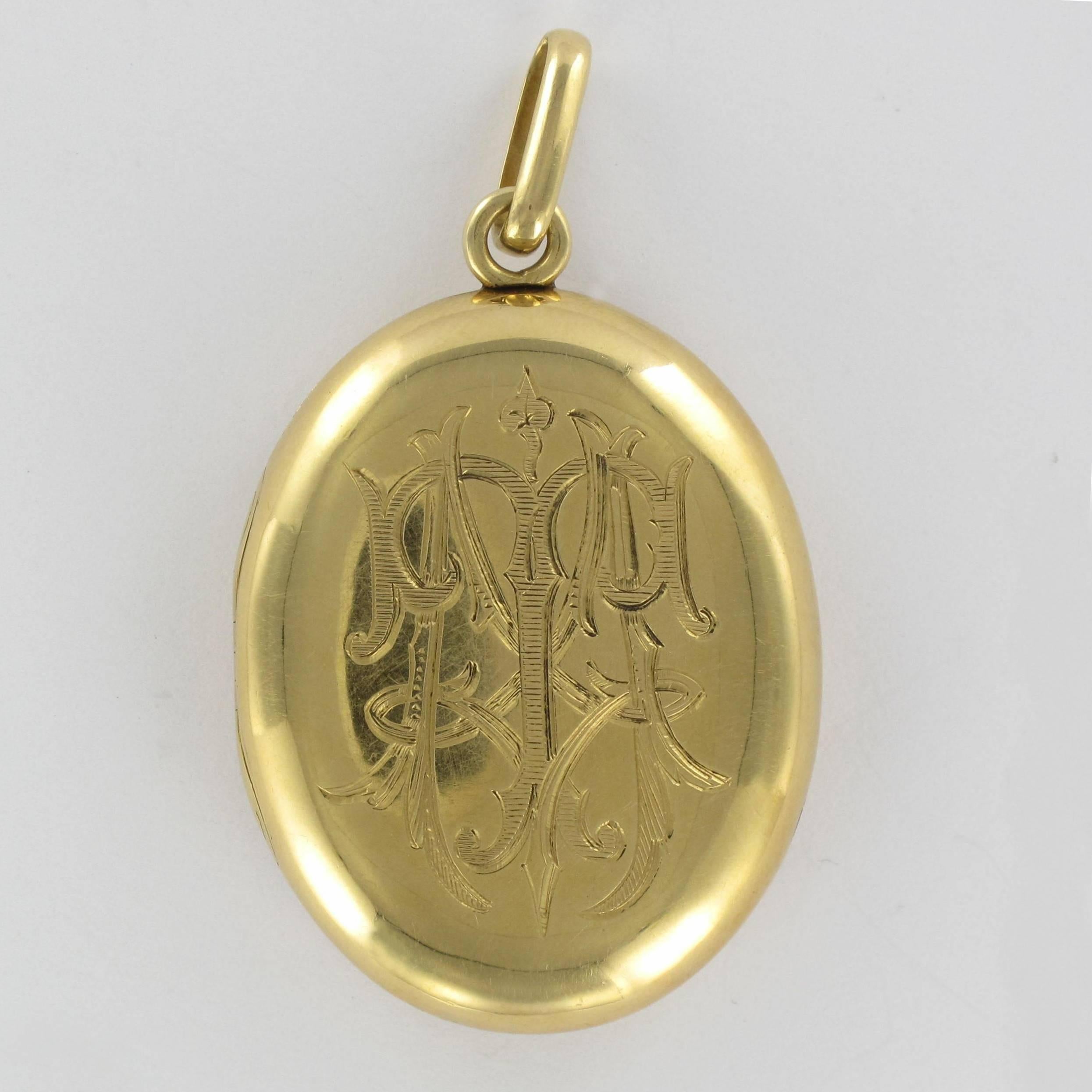 French Antique Fine Pearl Gold Locket Pendant Medallion  In Excellent Condition In Poitiers, FR