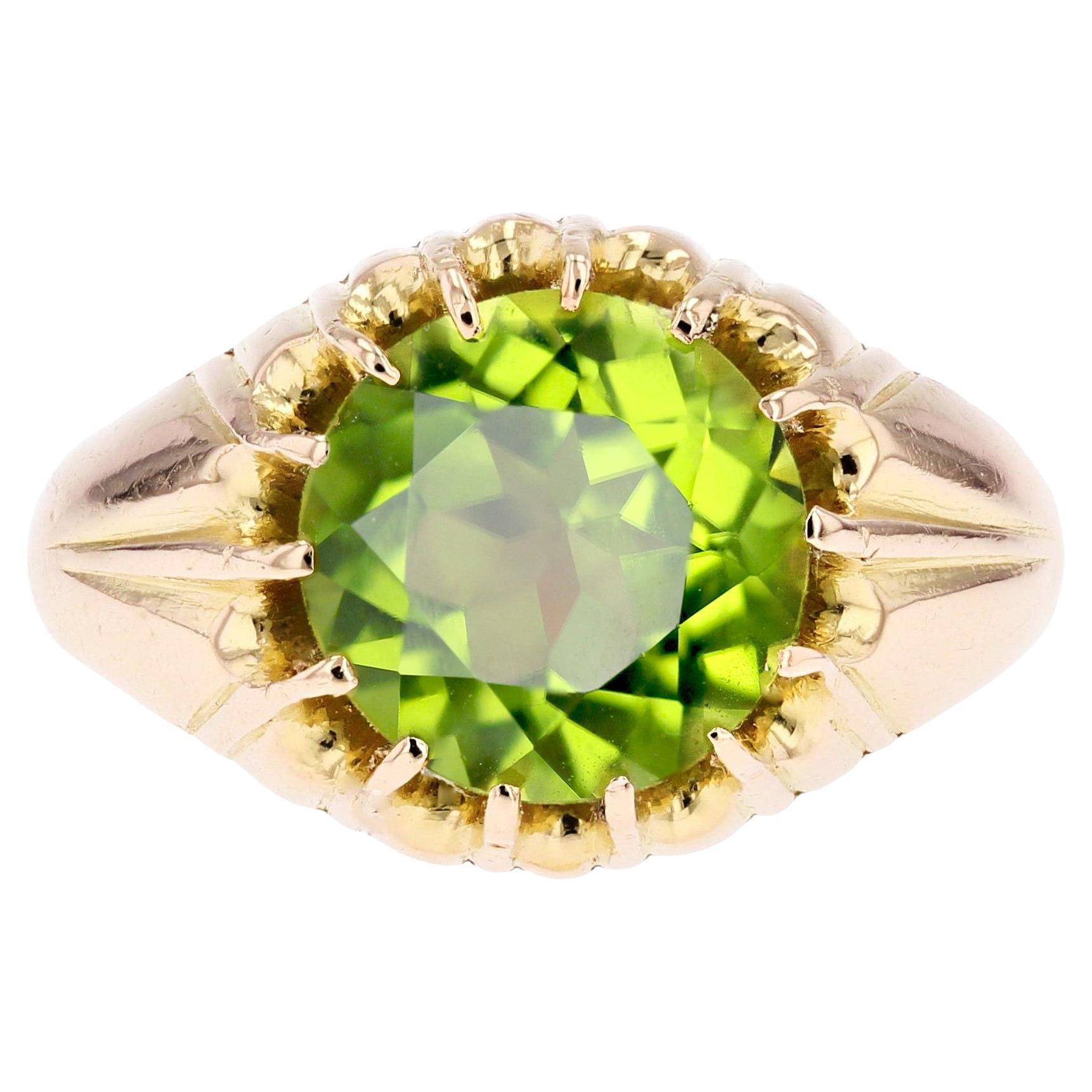 Anello retrò anni '60 in oro giallo 18 carati con peridoto da 4,20 carati