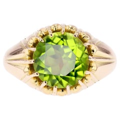 1960s 4.20 Carats Peridot 18 Karat Yellow Gold Retro Ring