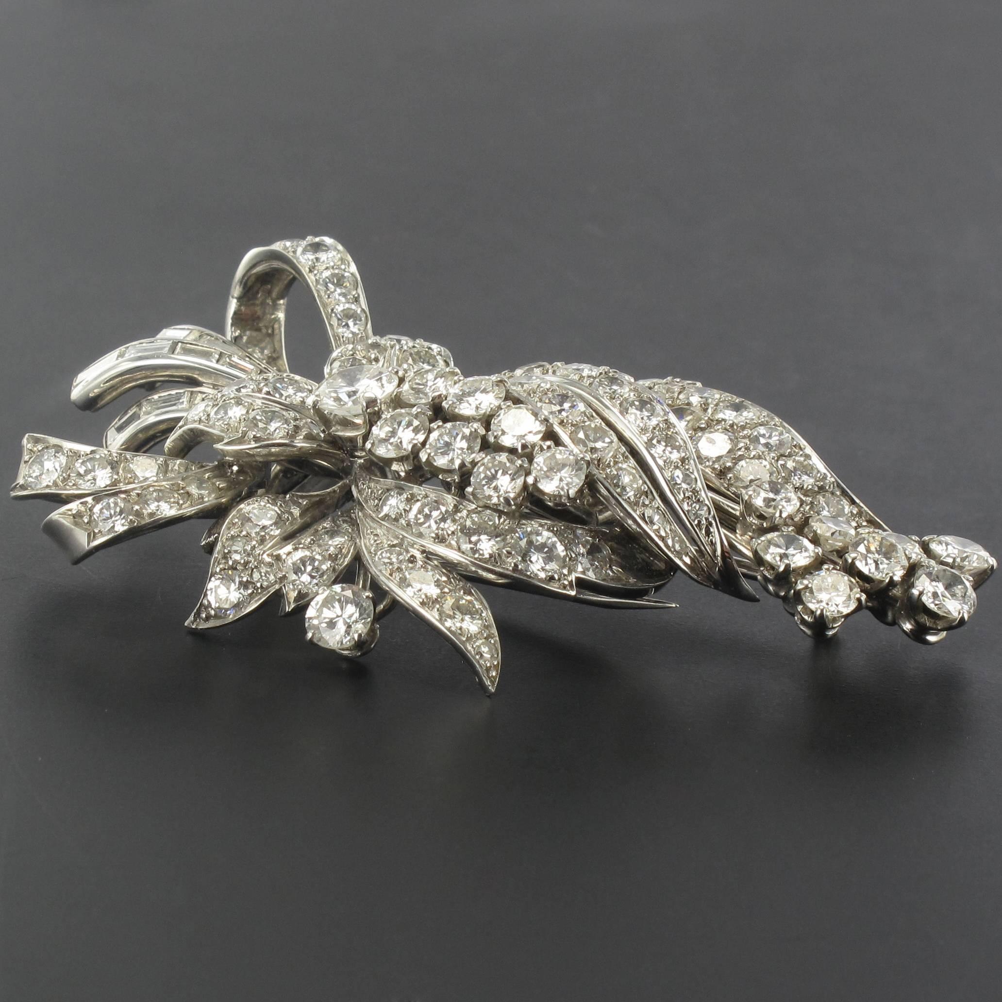 1950s French 7.5 Carats Baguette and Brilliant Cut Diamonds Gold Brooch For Sale 9