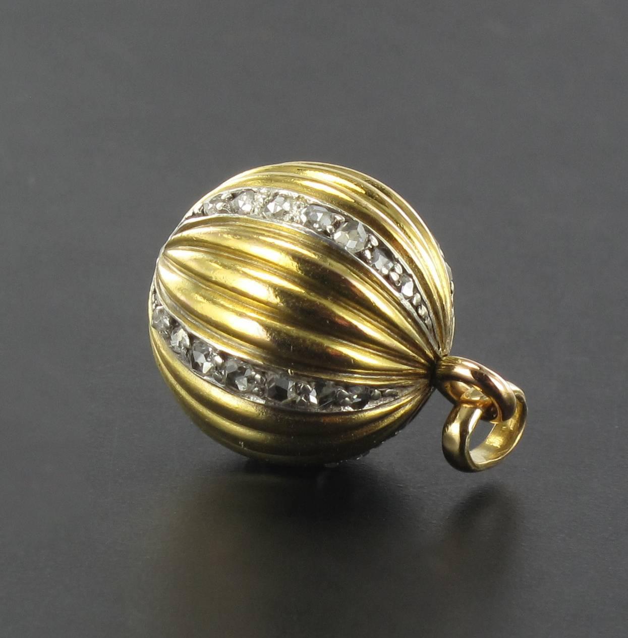 Antique Diamond Gold Ball Pendant In Excellent Condition In Poitiers, FR